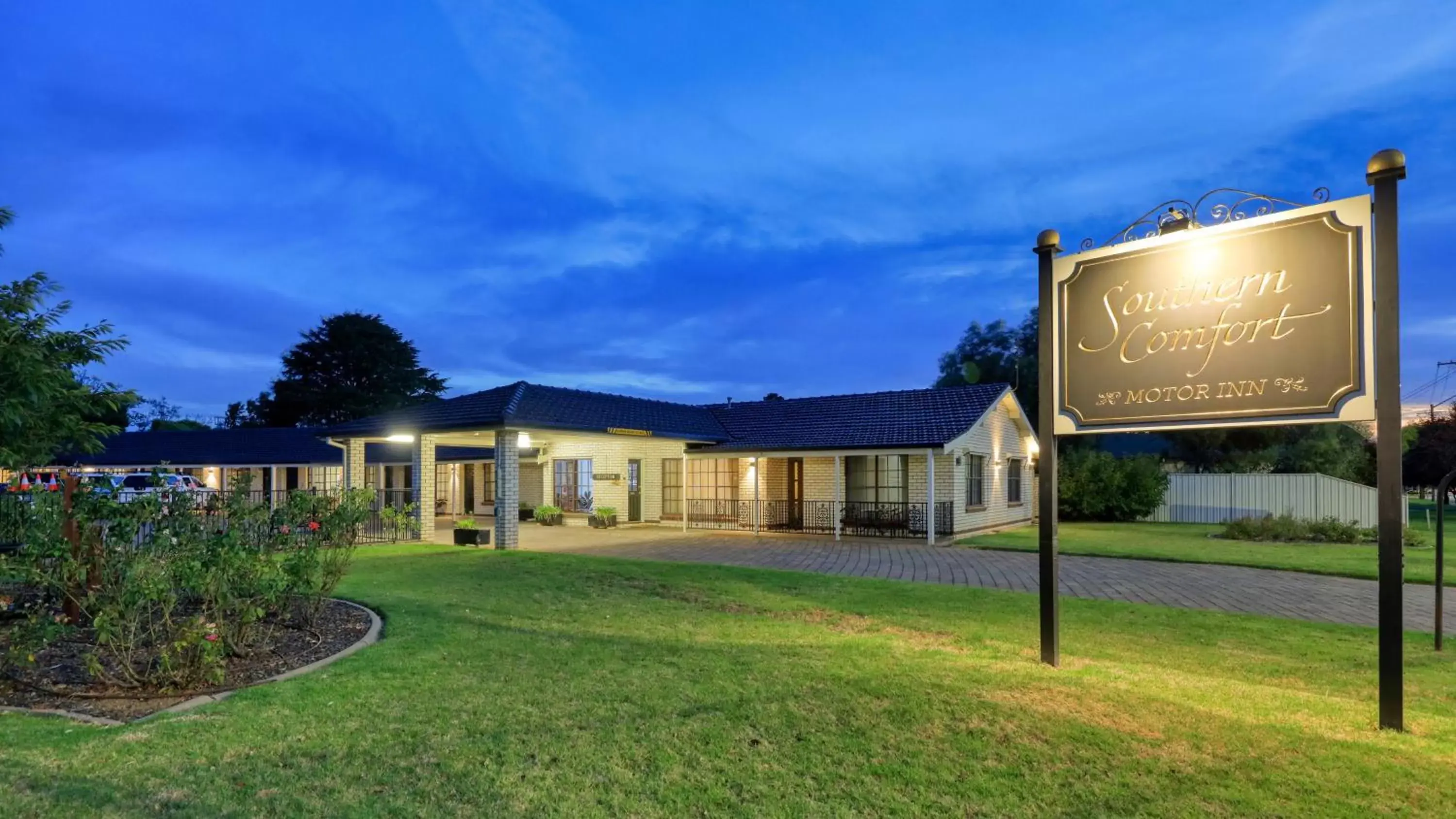 Property Building in Southern Comfort Motor Inn Property Building in Southern Comfort Motor Inn