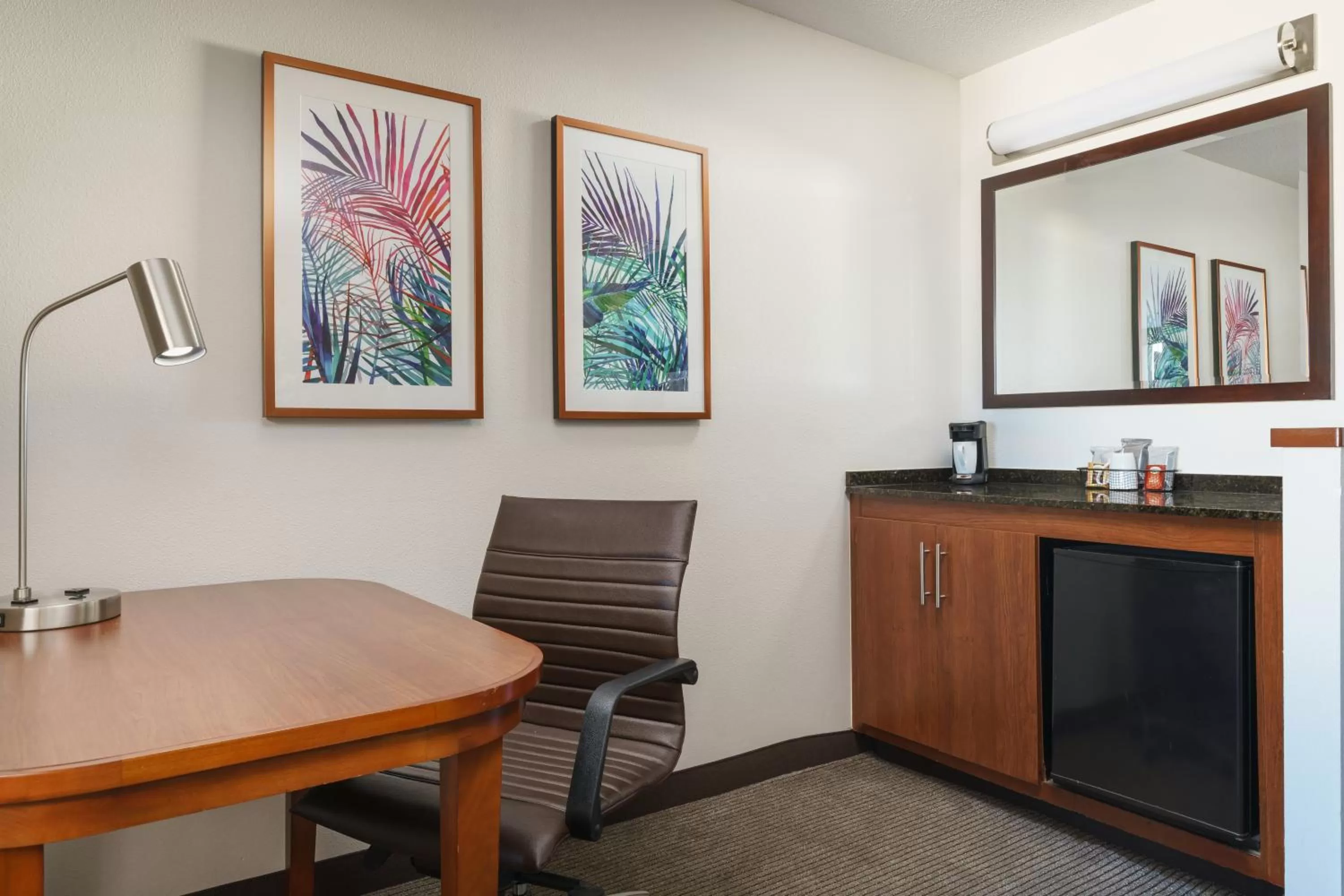 Seating area in Hyatt Place Fort Lauderdale Airport/Cruise Port