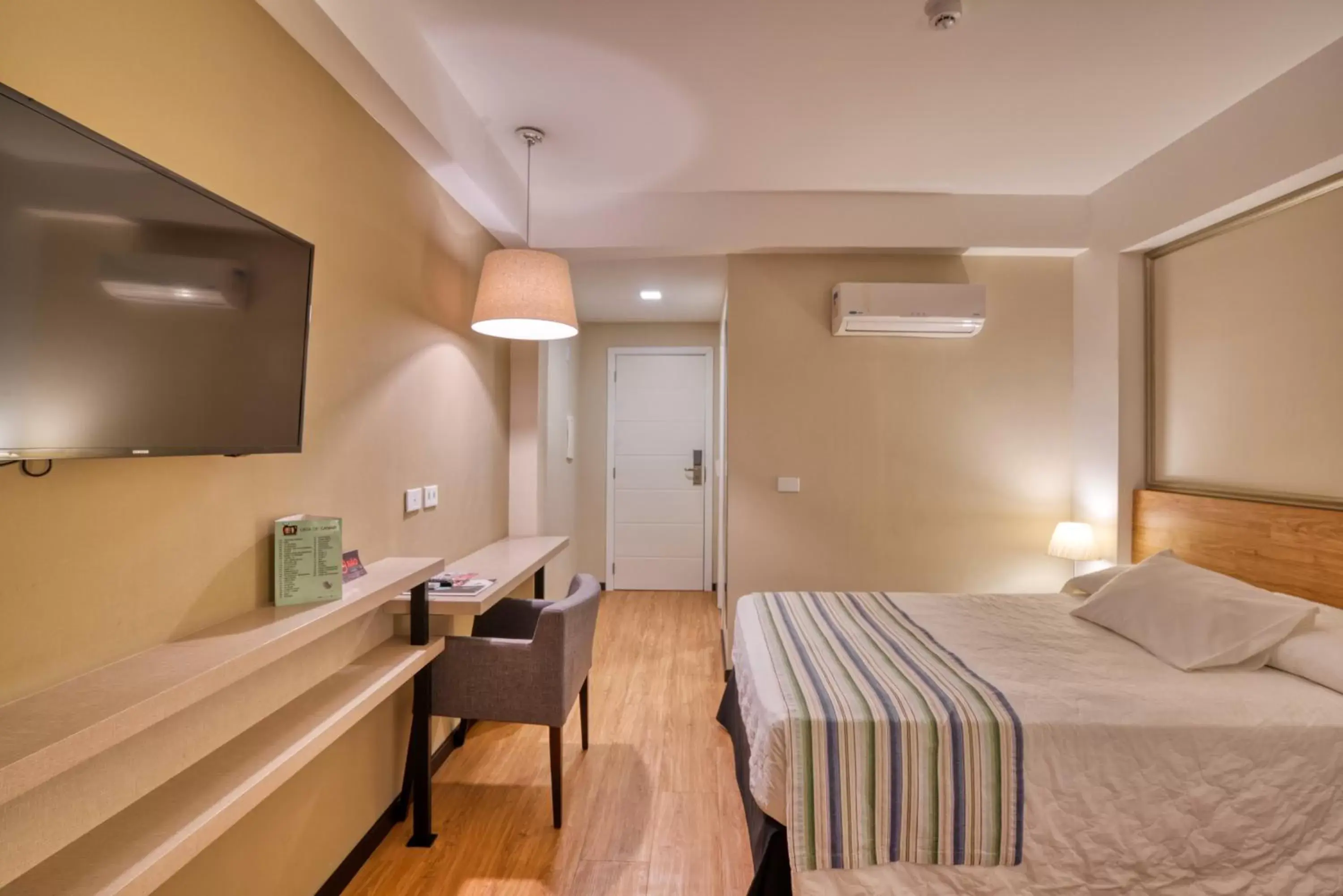 Deluxe Room with Two Double Beds in Viale Cataratas Hotel & Eventos Deluxe Room with Two Double Beds in Viale Cataratas Hotel & Eventos