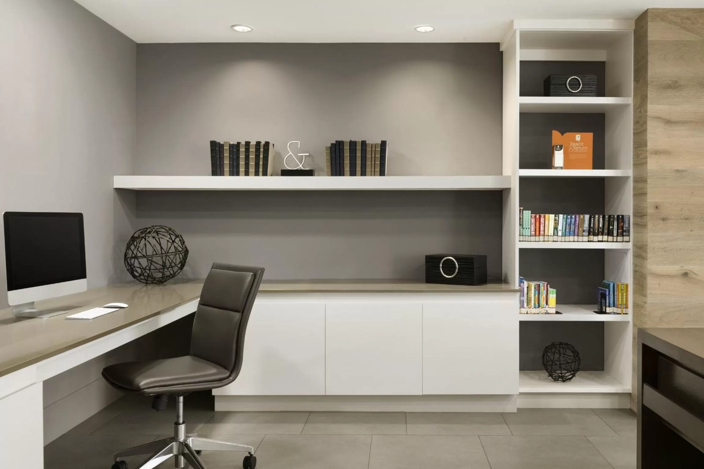 Library in Country Inn & Suites by Radisson, Charlottesville-UVA, VA