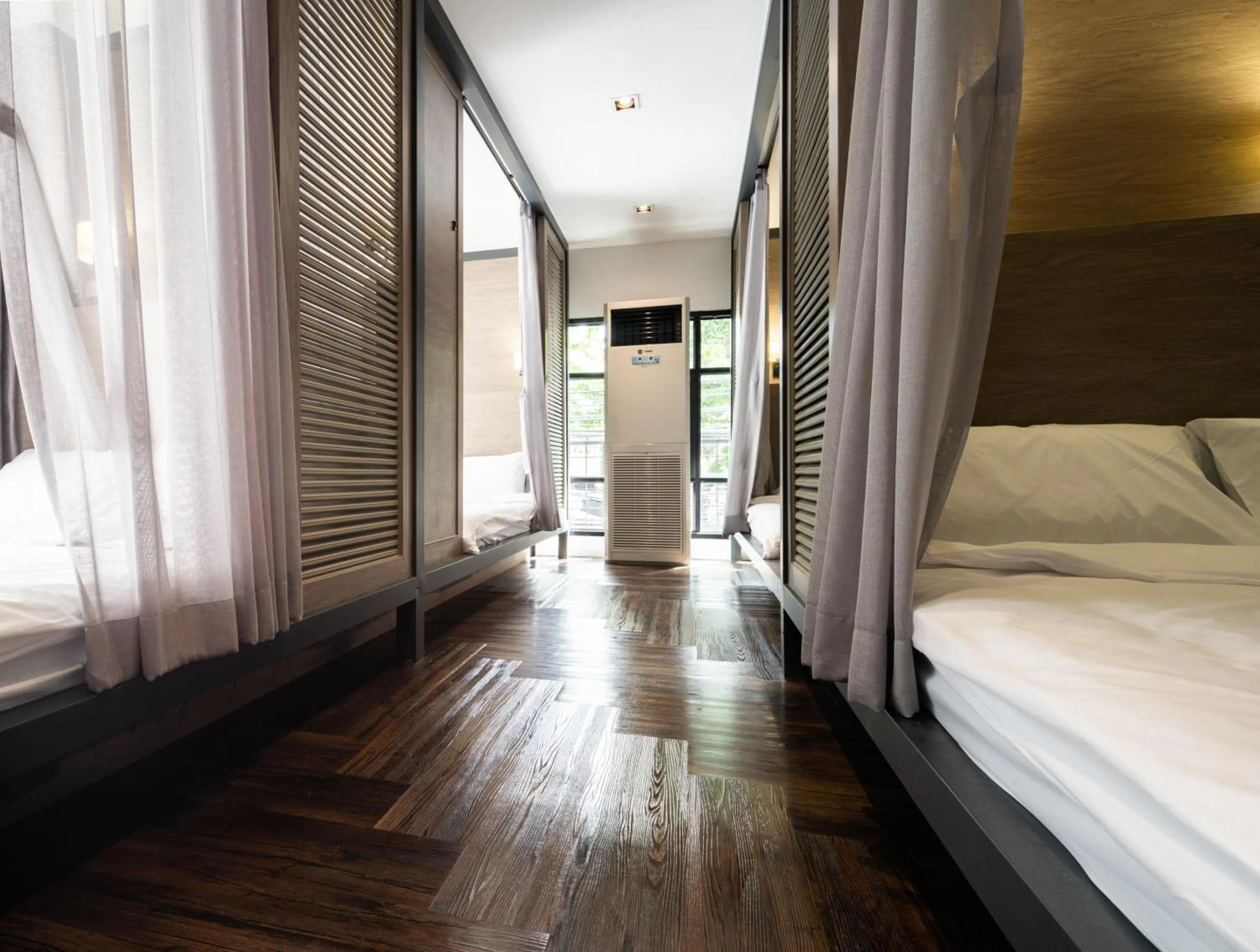 Photo of the whole room, Bed in Warm Window Silom