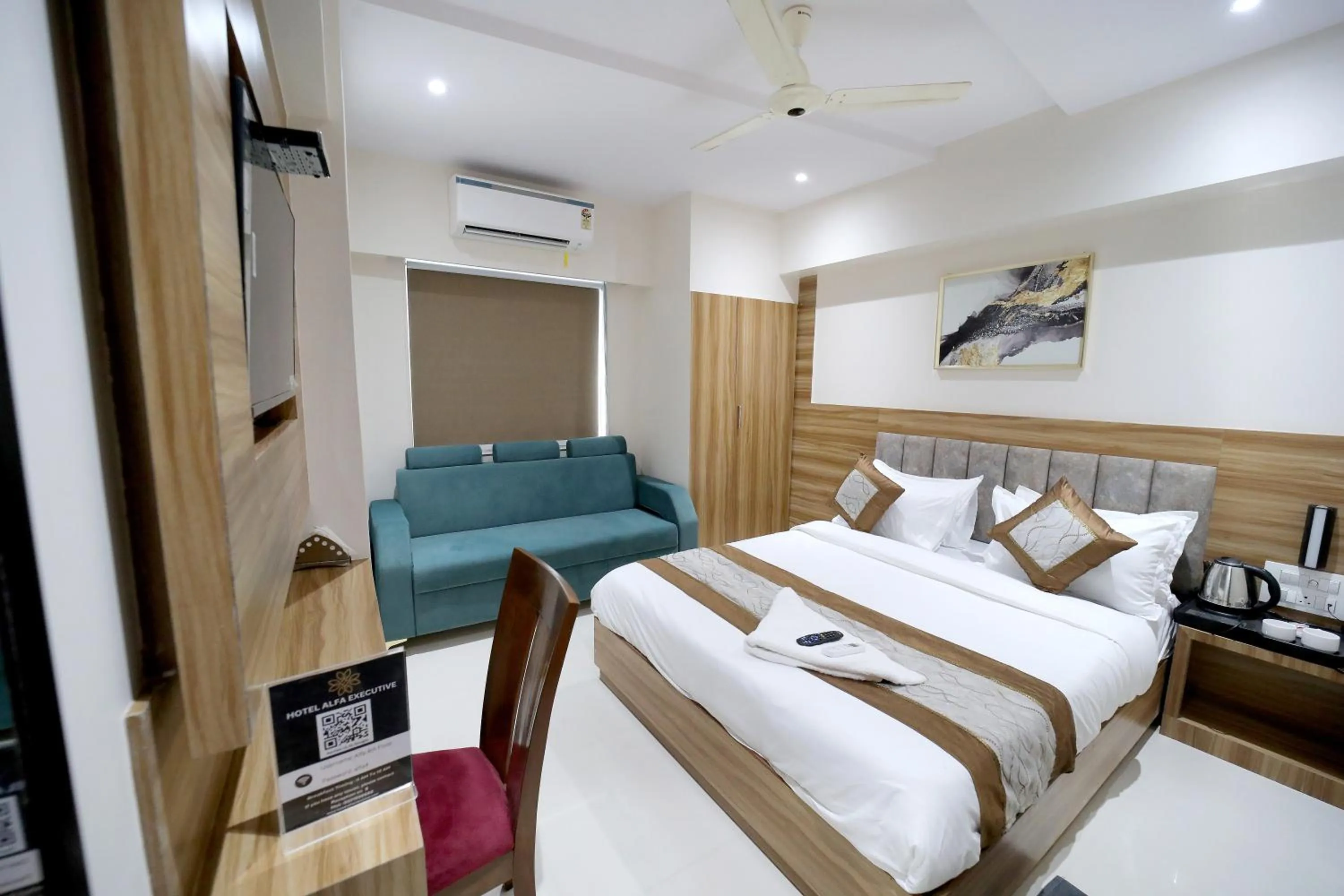 Photo of the whole room, Bed in HOTEL ALFA EXECUTIVE