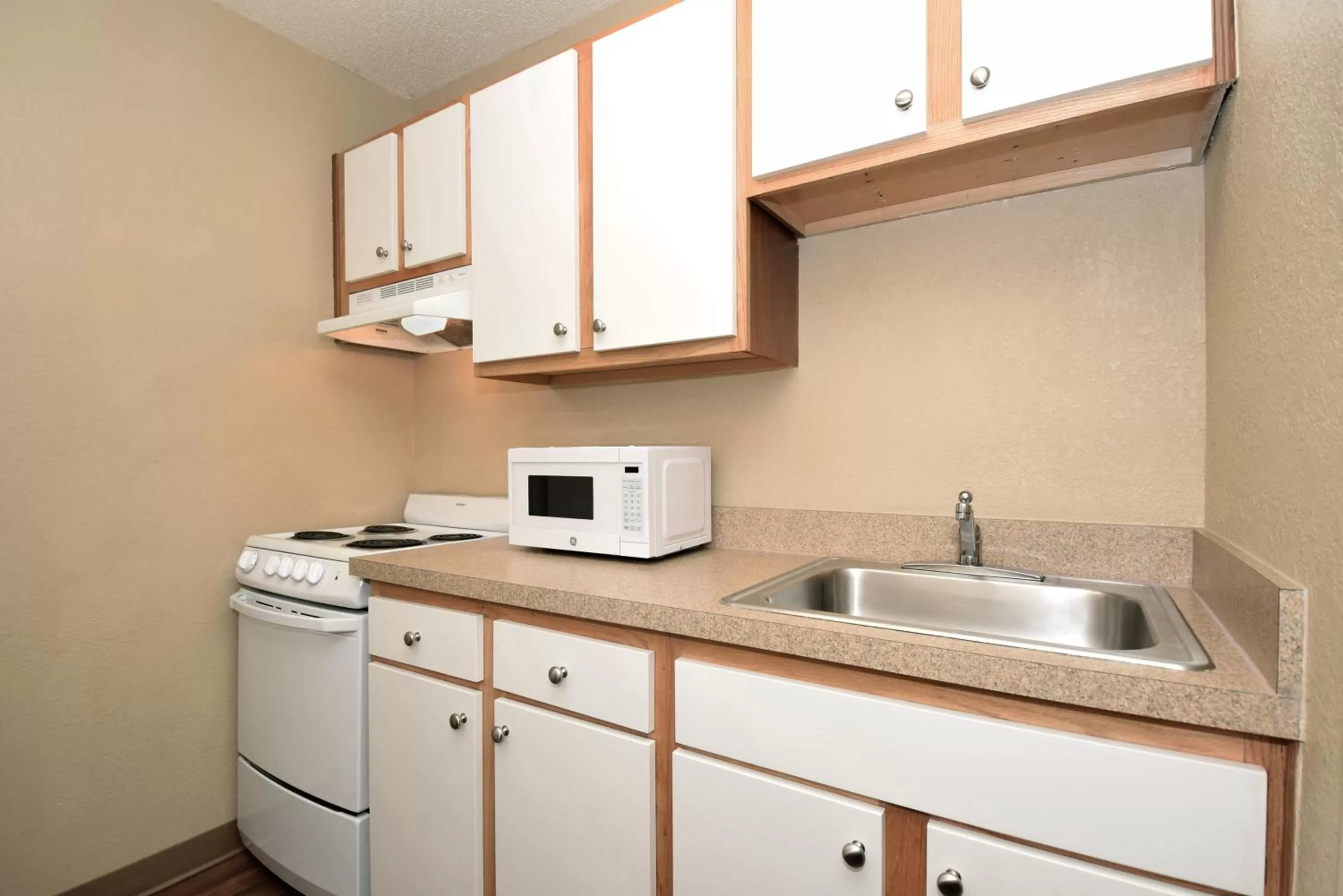 Kitchen or kitchenette in Extended Stay America Select Suites - Atlanta - Vinings