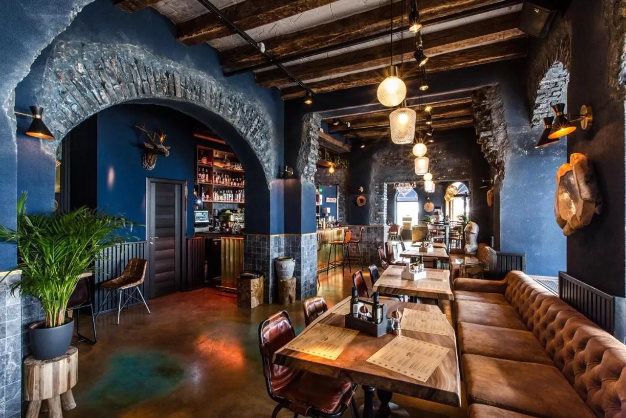 Restaurant/places to eat in ACSA INN