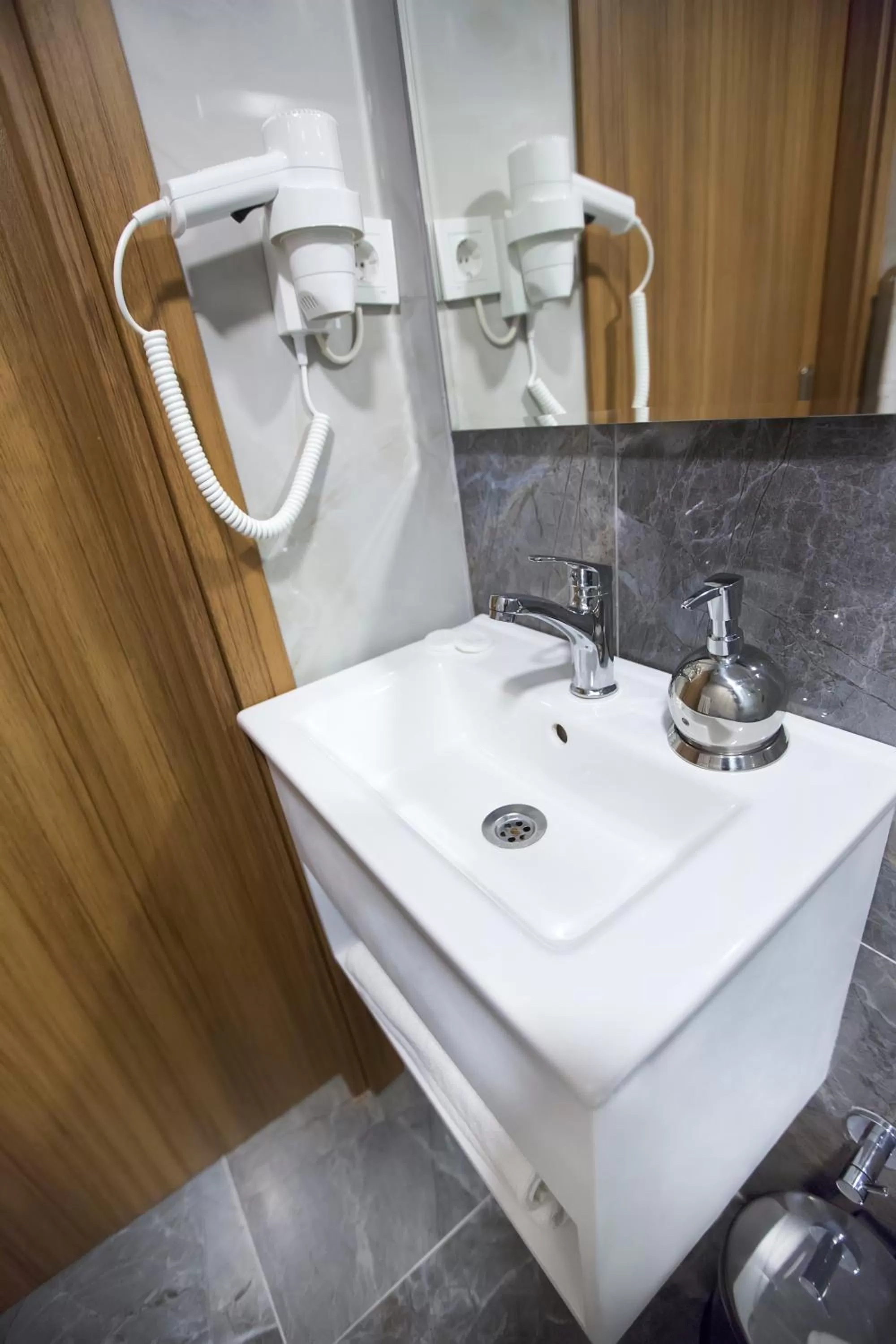 Bathroom in Golden Street Hotel