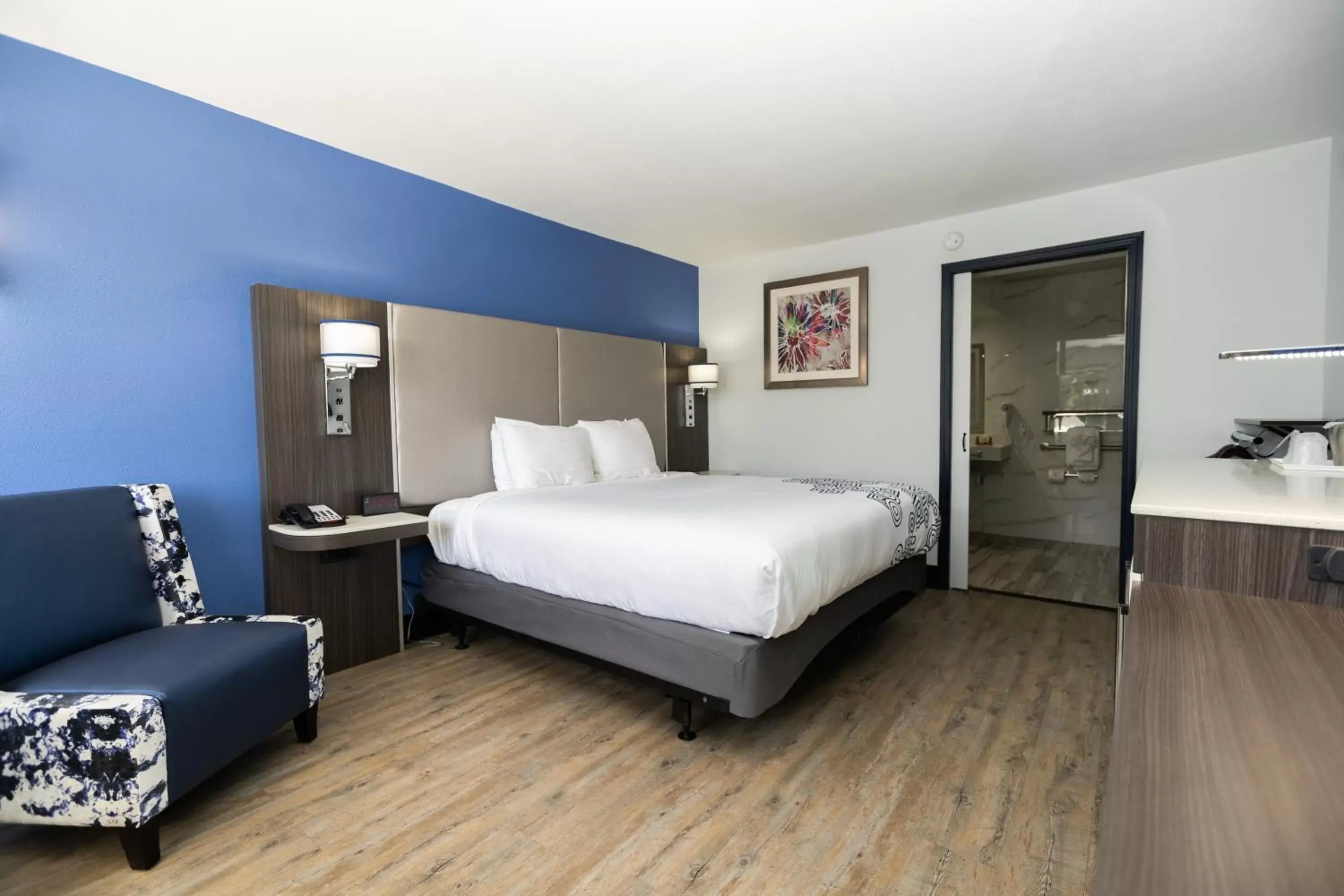 King Room with Roll-In Shower - Disability Access in SureStay Plus Hotel by Best Western Sacramento Cal Expo King Room with Roll-In Shower - Disability Access in SureStay Plus Hotel by Best Western Sacramento Cal Expo