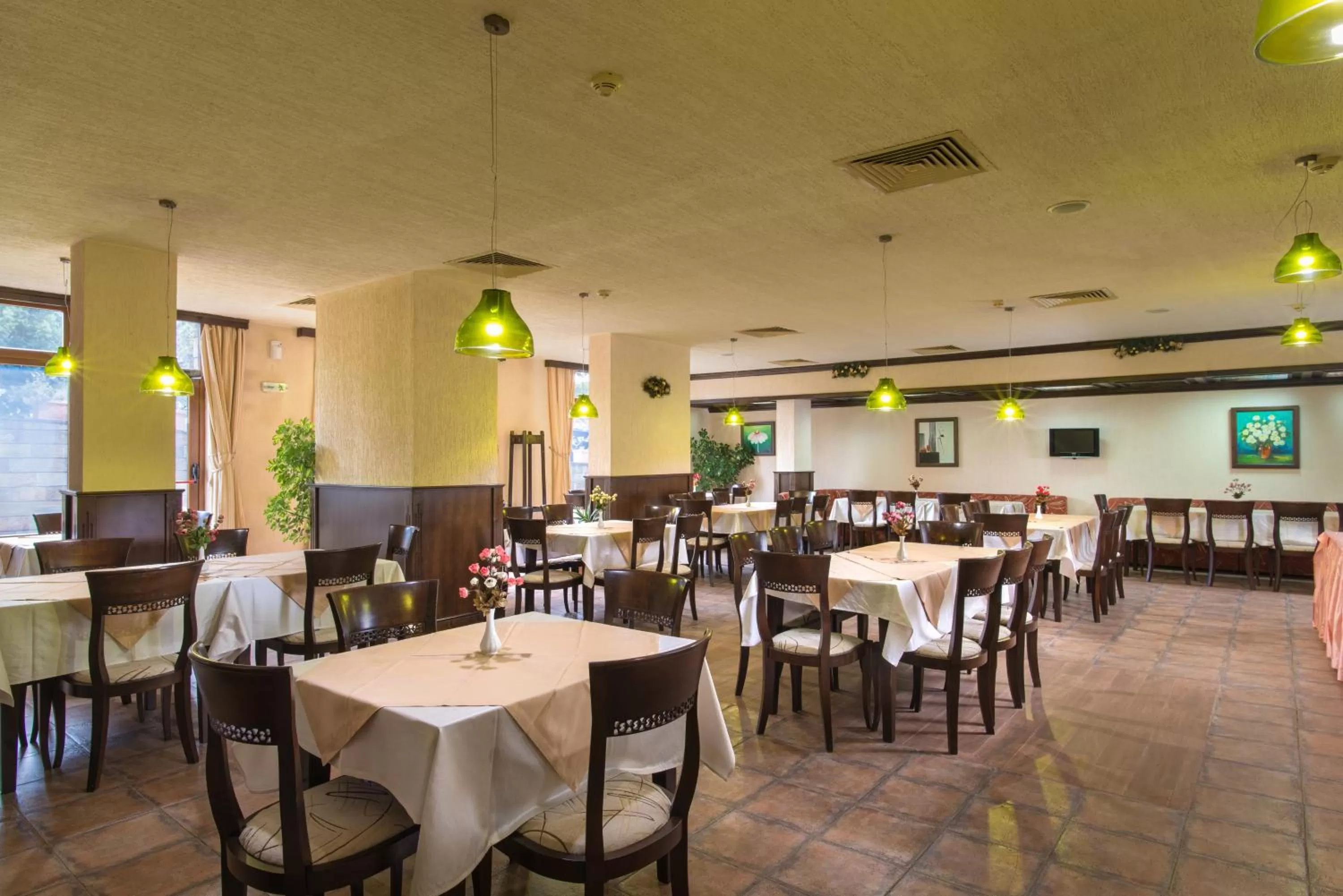Restaurant/places to eat in Mura Hotel