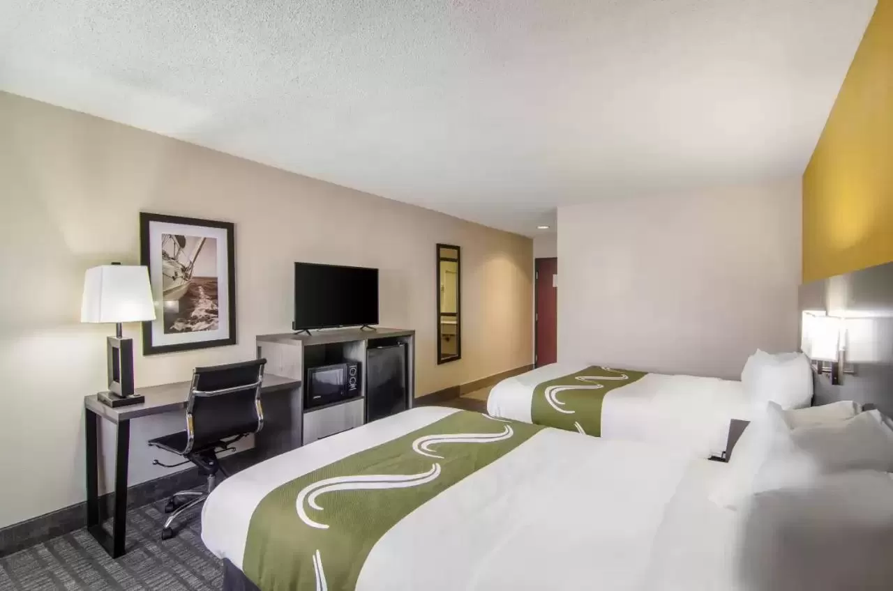 Bed in Quality Inn near University of Mobile