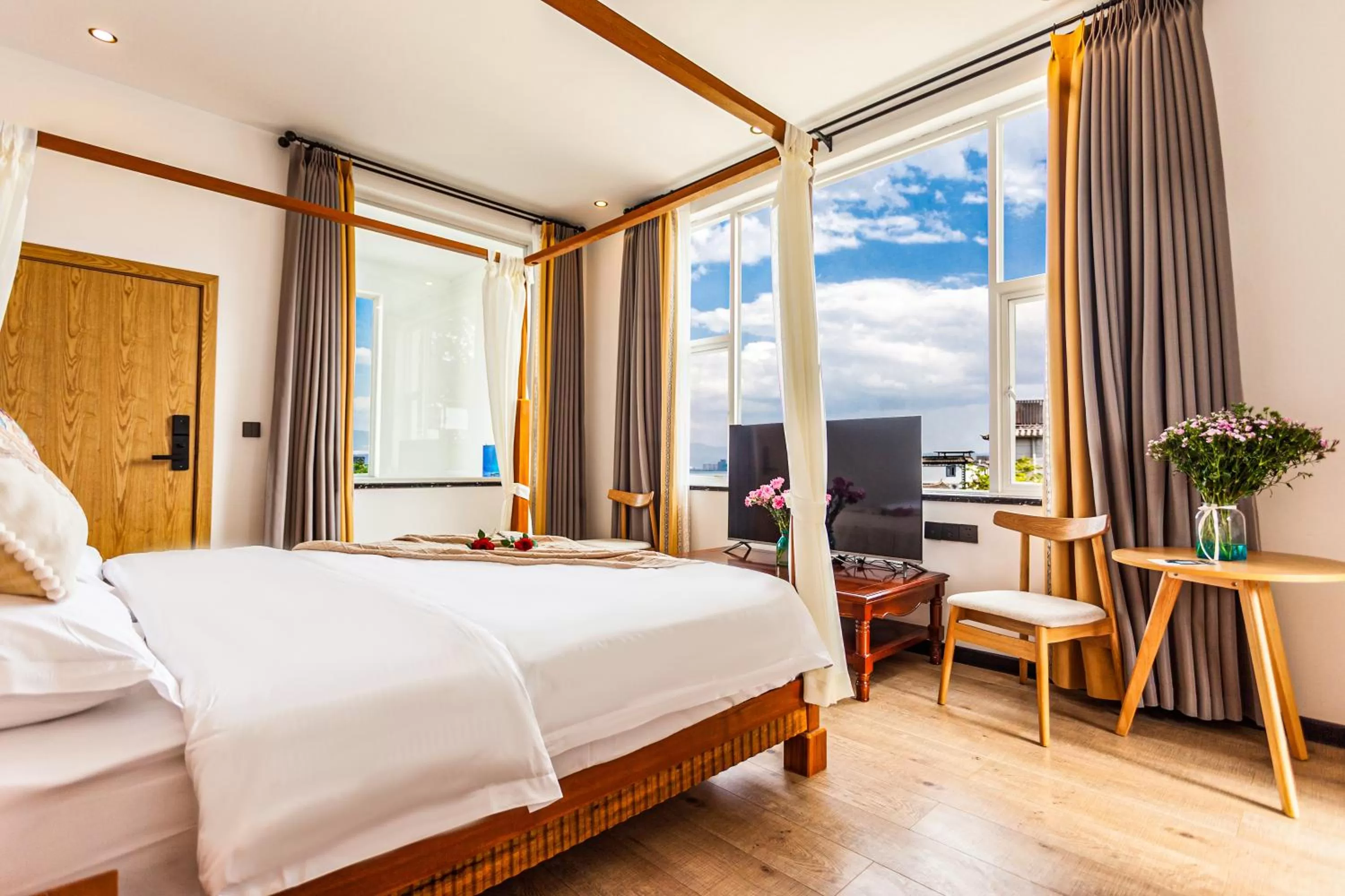 Double Room with Balcony and Sea View in Blue Sea Hotel