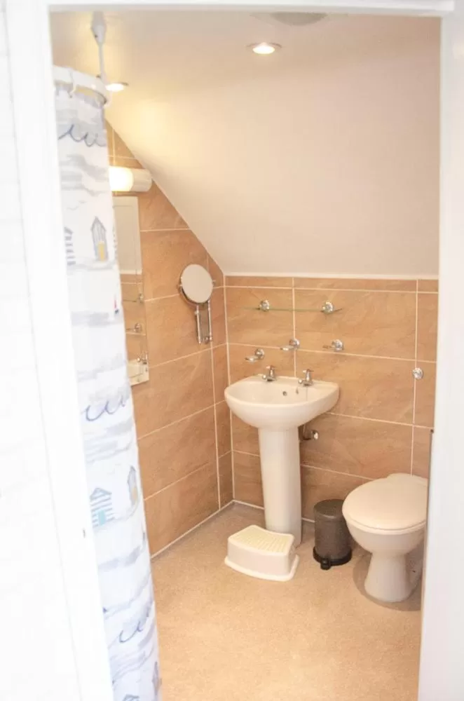 Shower, Bathroom in The Bay View Inn