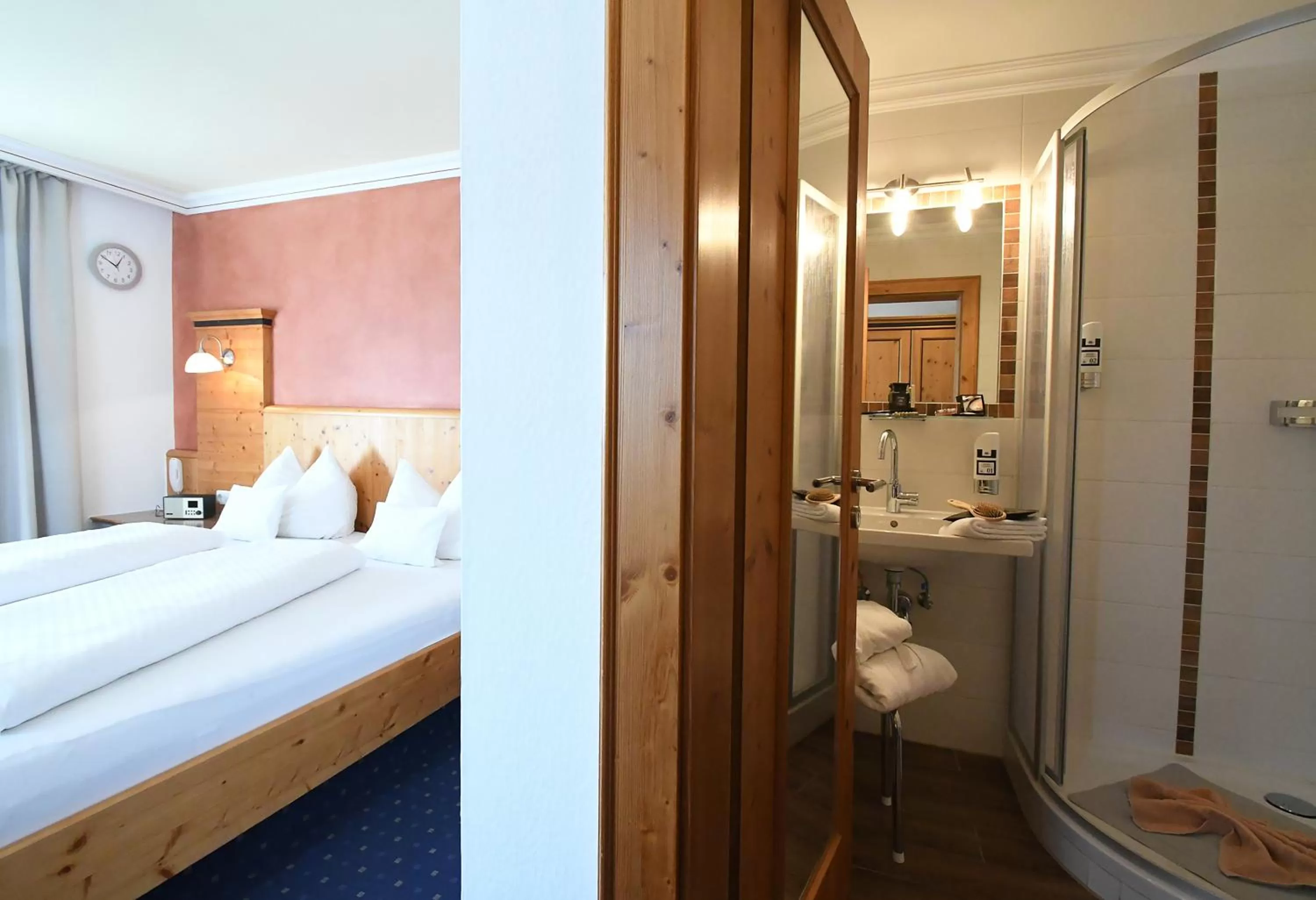 Bed, Bathroom in Hotel Sonnenhof - Superior