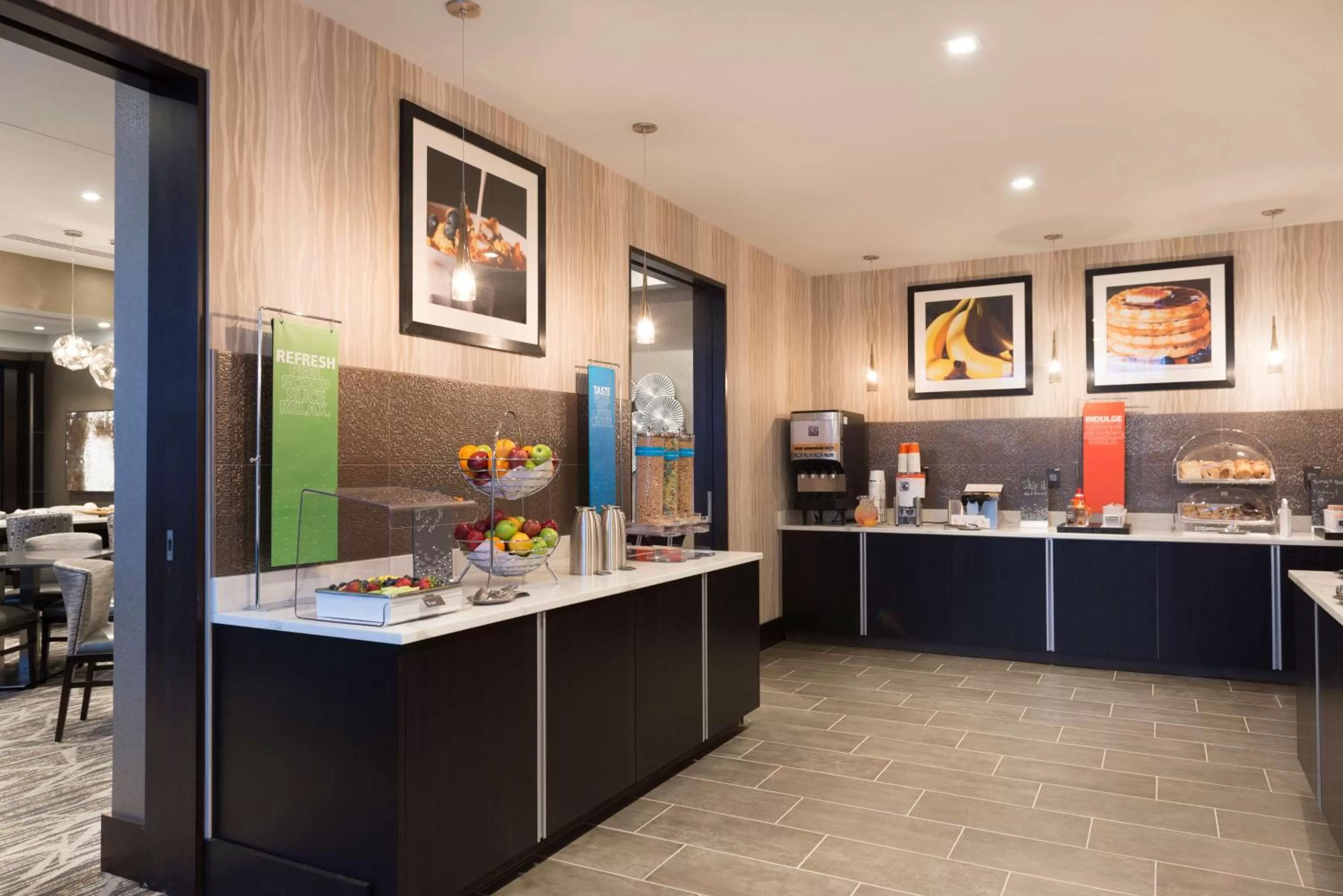 Breakfast in Hampton Inn & Suites Bridgewater, NJ