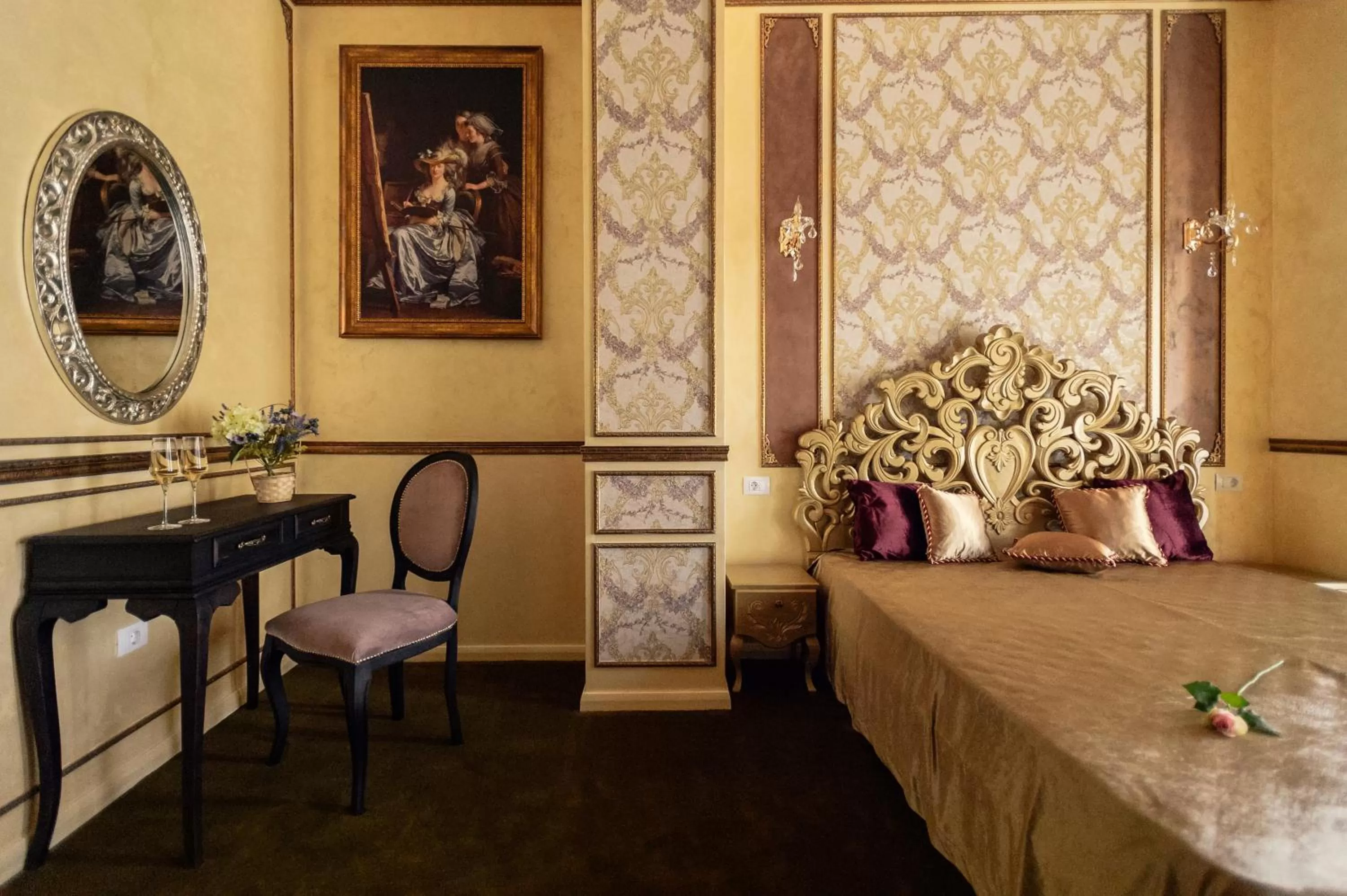 Bed, Lounge/Bar in Belle Epoque Boutique (Adult Only)