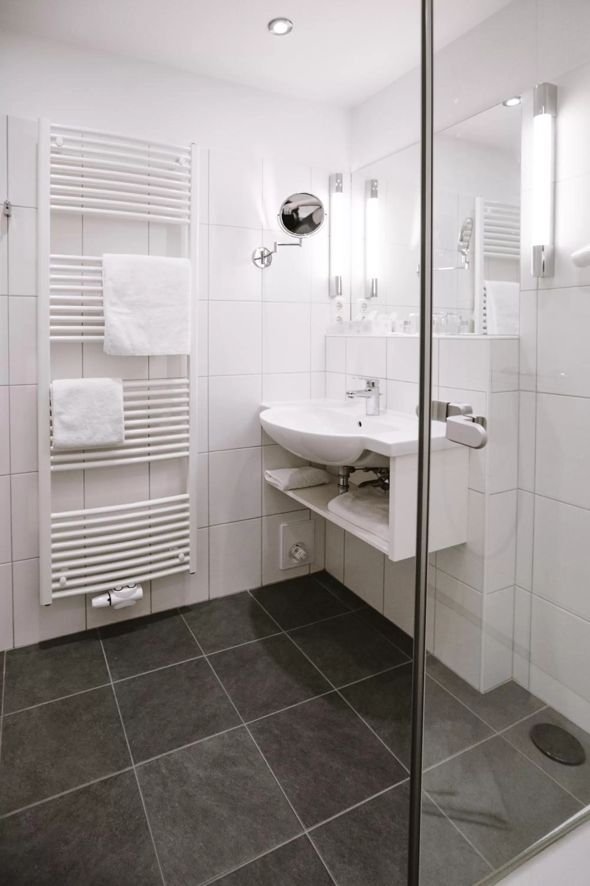 Shower, Bathroom in Hotel Stadt Kassel