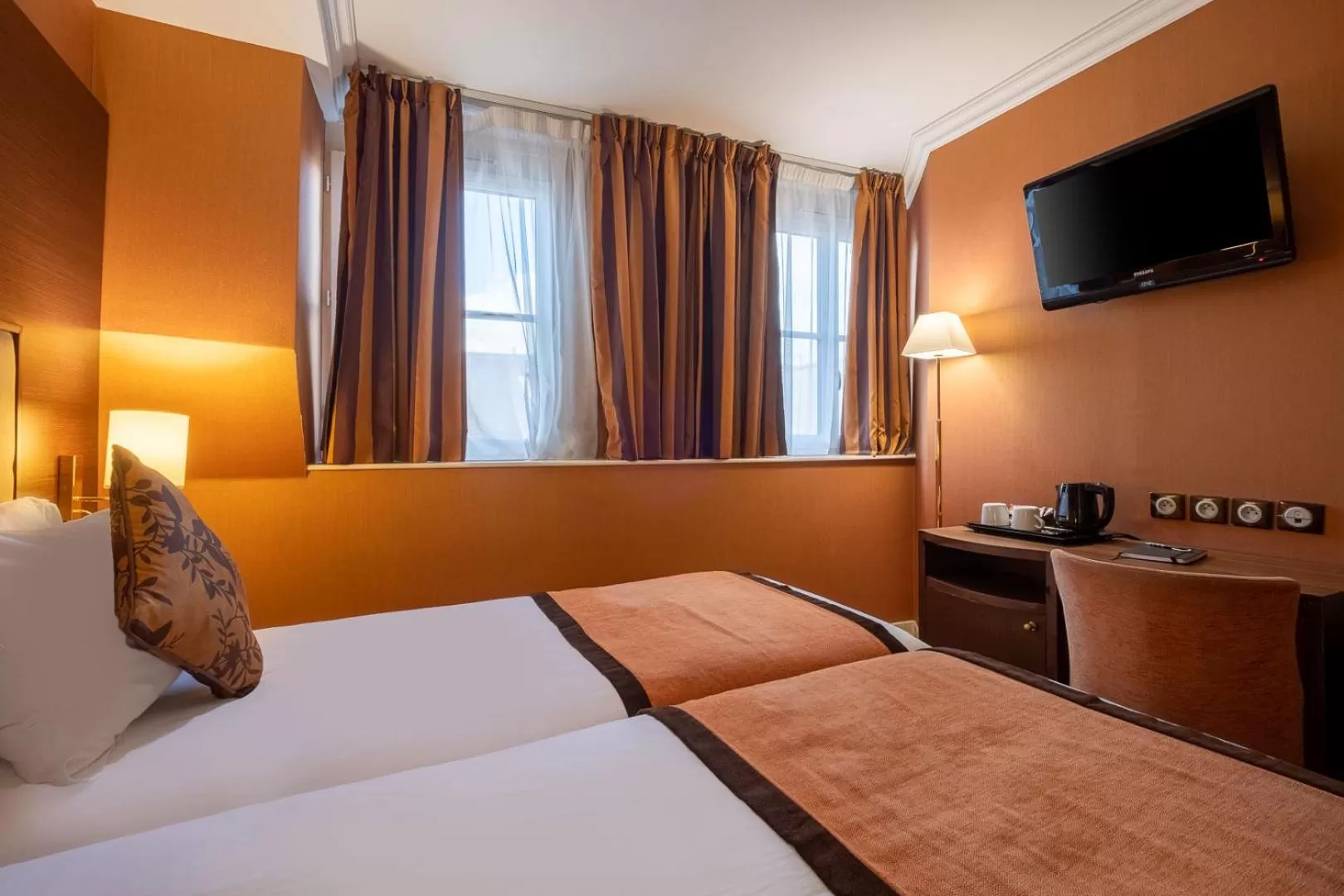 Bed in Hôtel 85 Saint Honore