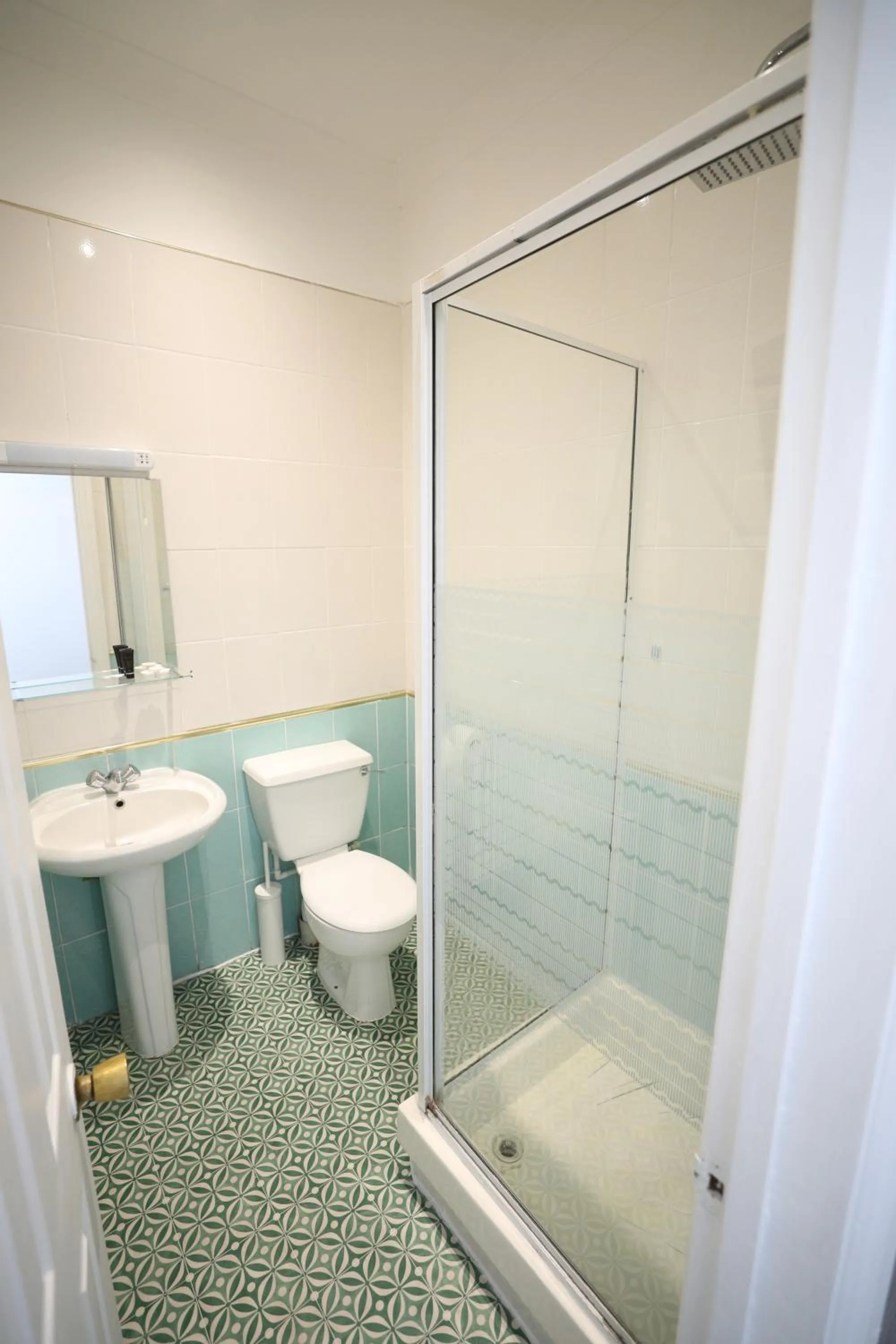 Comfort Triple Room - single occupancy in Golders Park Hotel