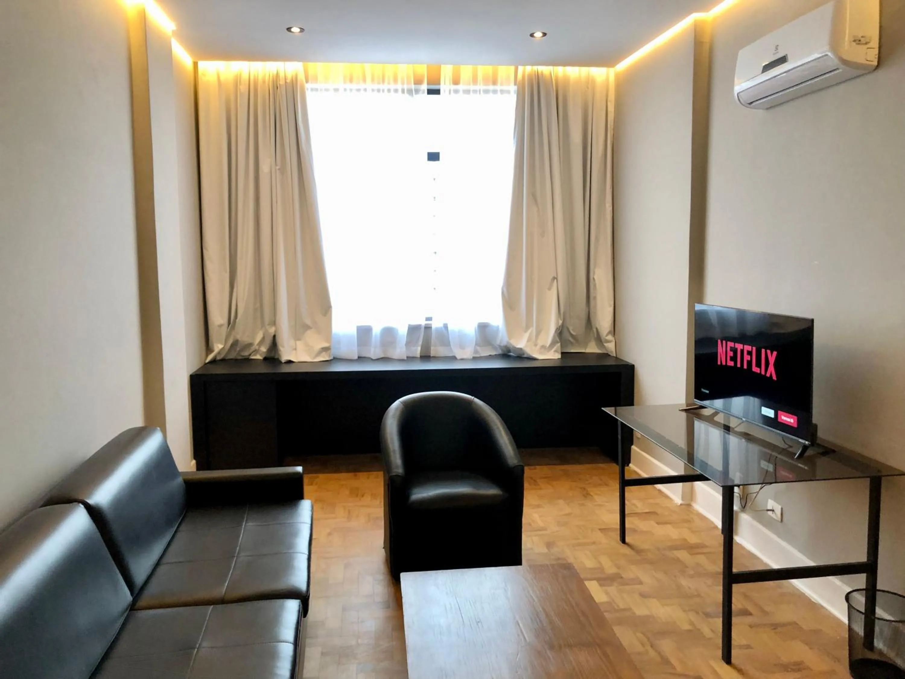 Seating area in San Raphael Hotel