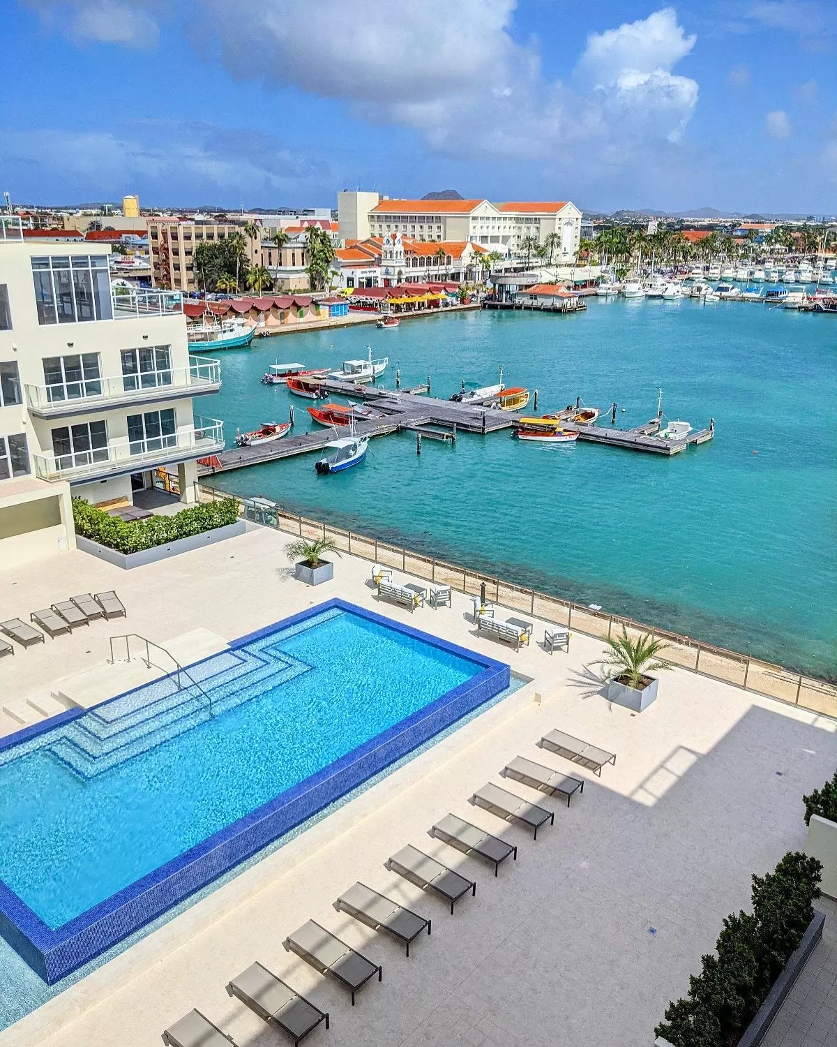 Two-Bedroom Apartment in Luxury condo with infinity pool & ocean view
