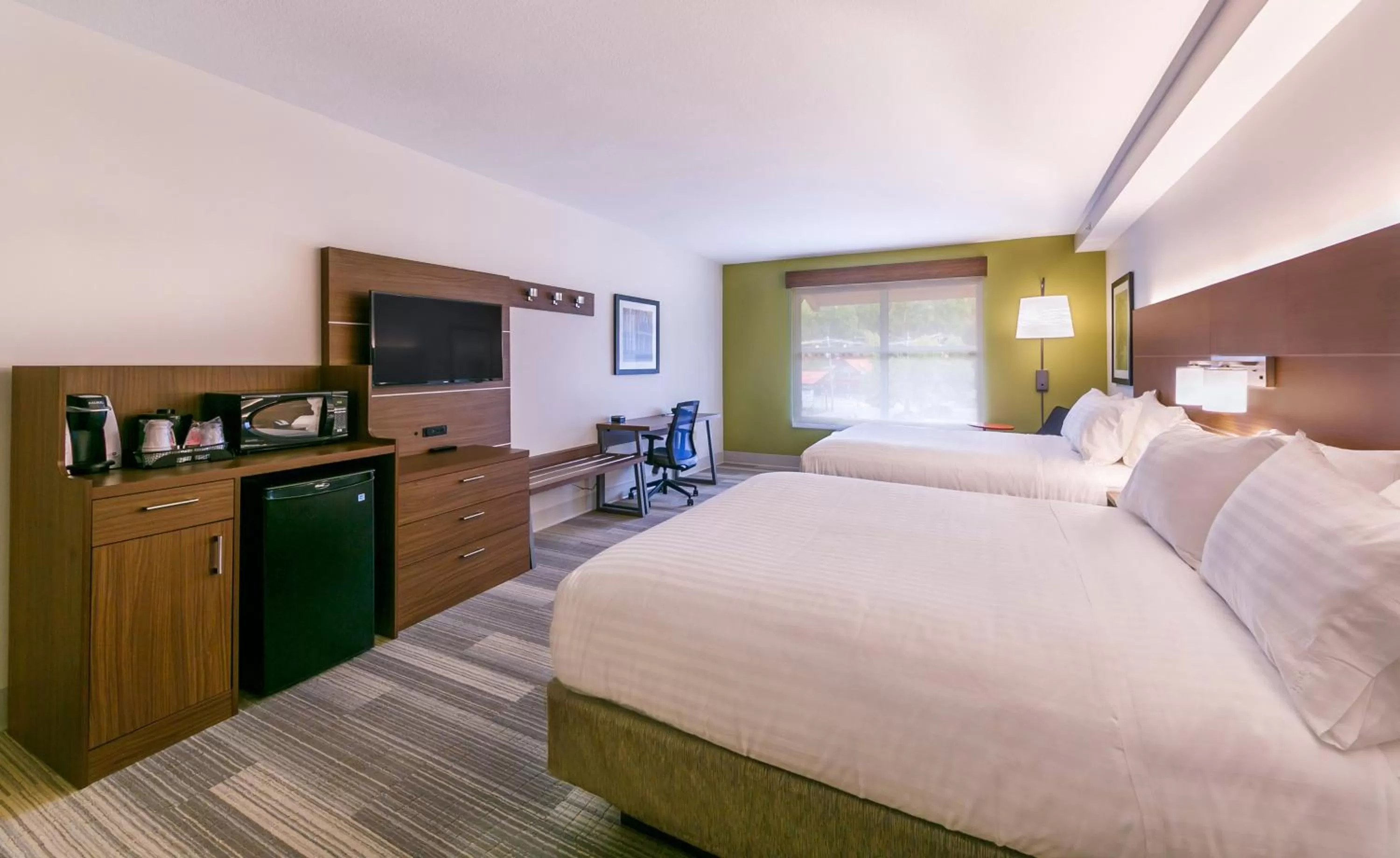 Photo of the whole room, Bed in Holiday Inn Express Gatlinburg Downtown by IHG