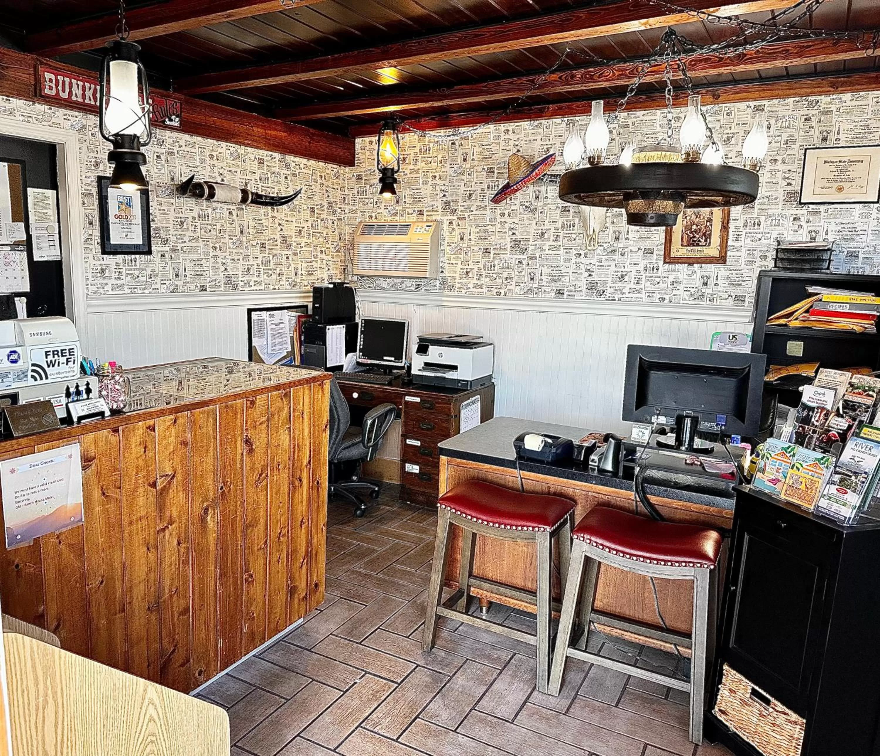 Property building in Buffalo Chip's Ranch House Motel