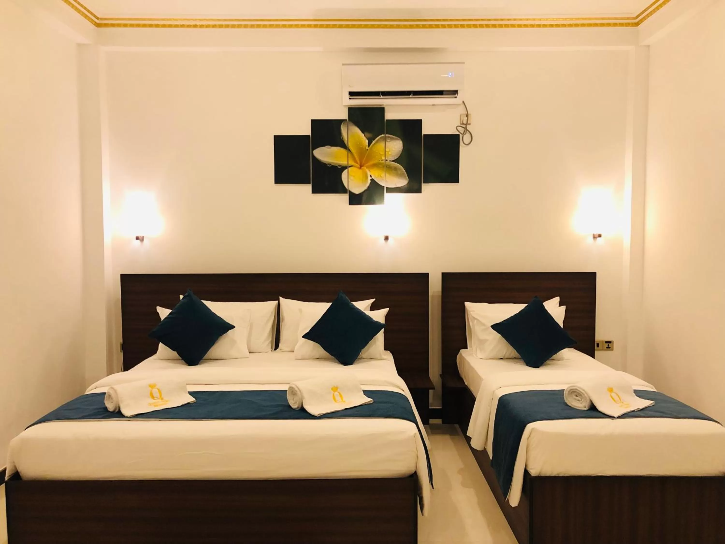 Bedroom, Bed in Negombo New Queen's Palace