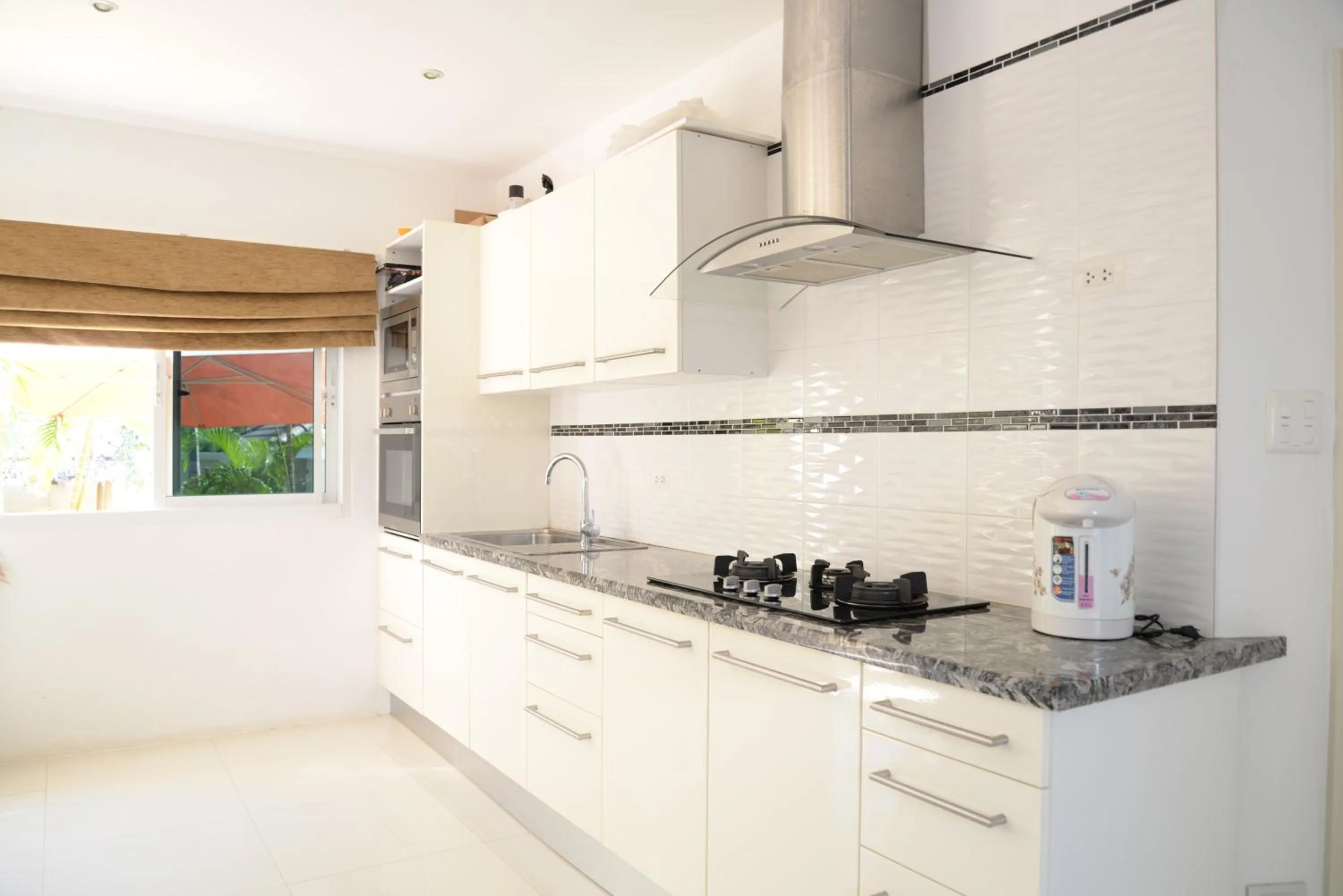 Kitchen or kitchenette in Bangsaray Villa