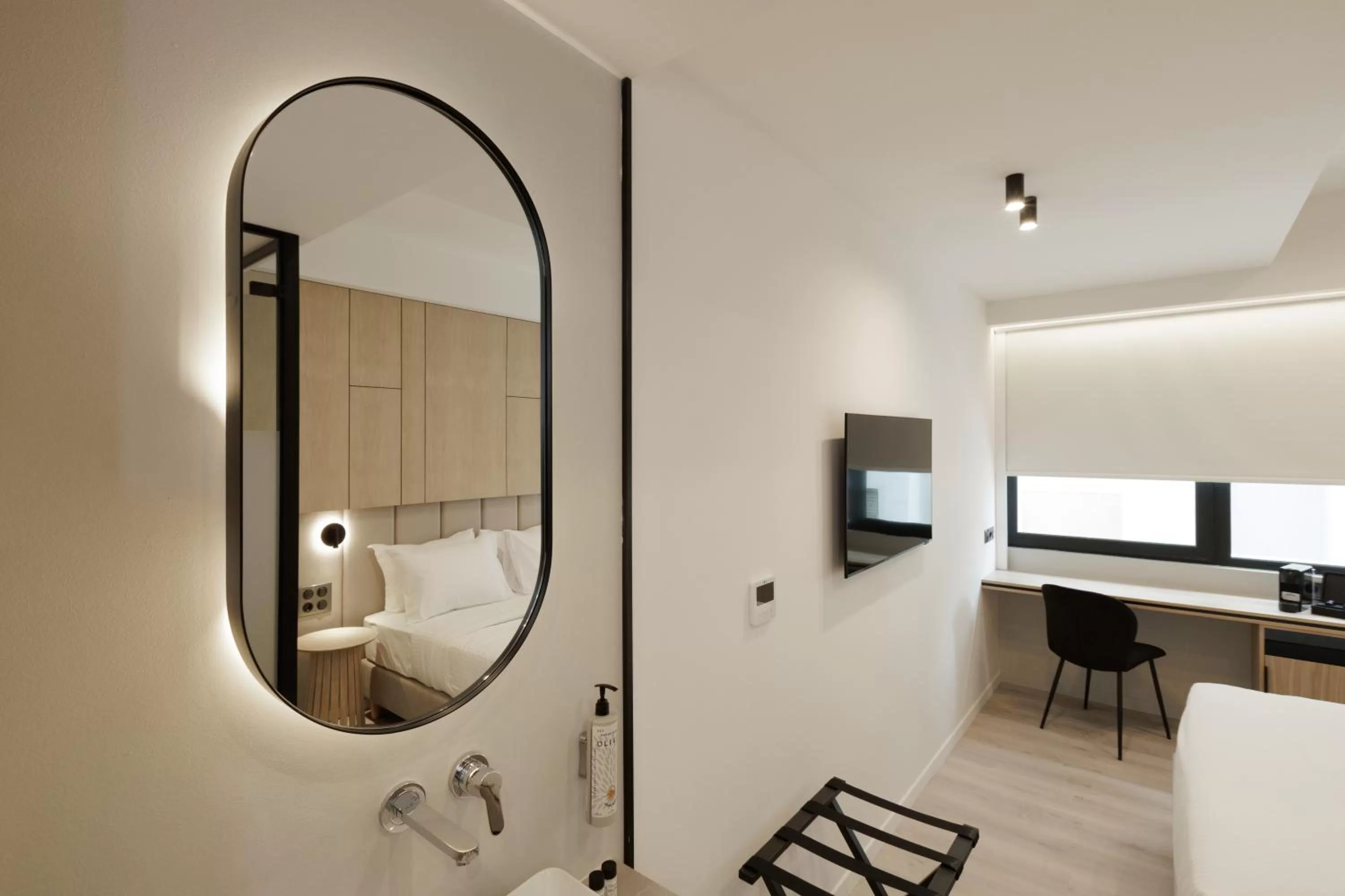 Bedroom, Bathroom in LUX&EASY Signature Syngrou 234