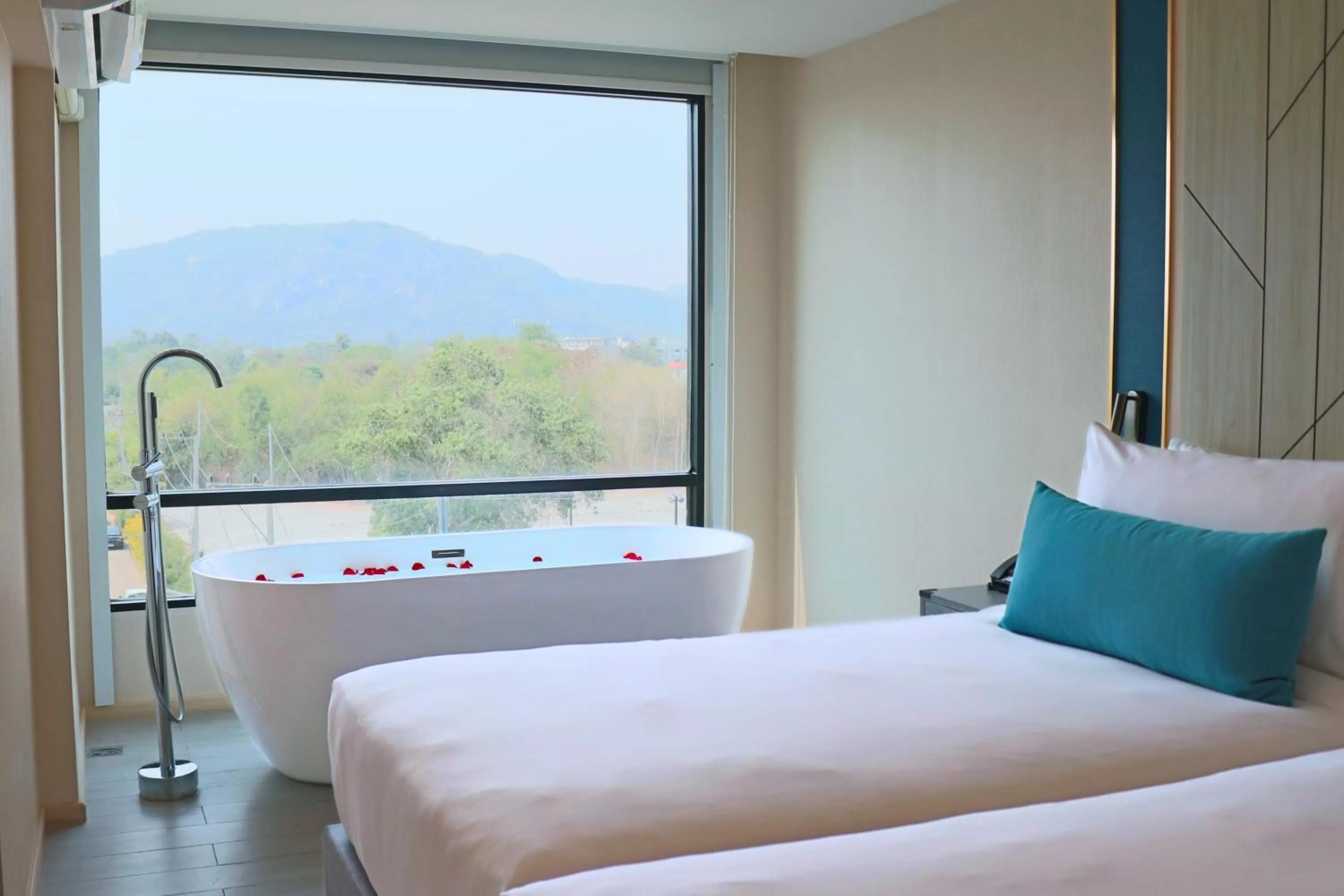 Bed in Best Western Plus Carapace Hotel Hua Hin