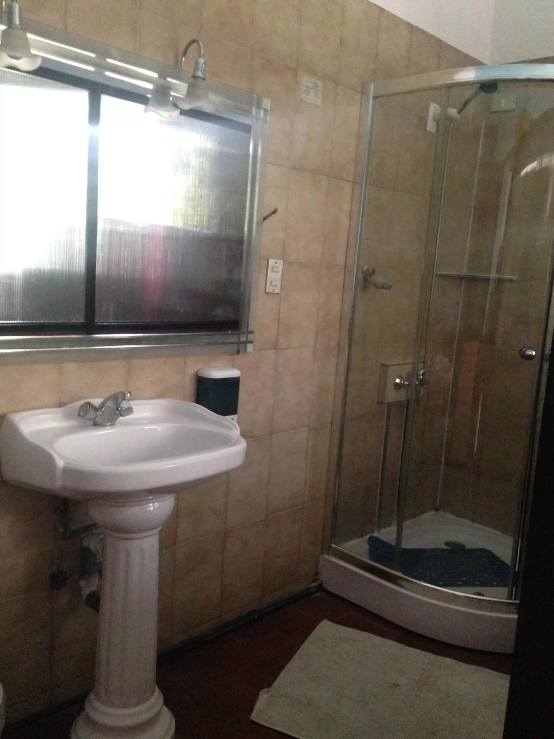 Shower, Bathroom in Hotel La Castellana