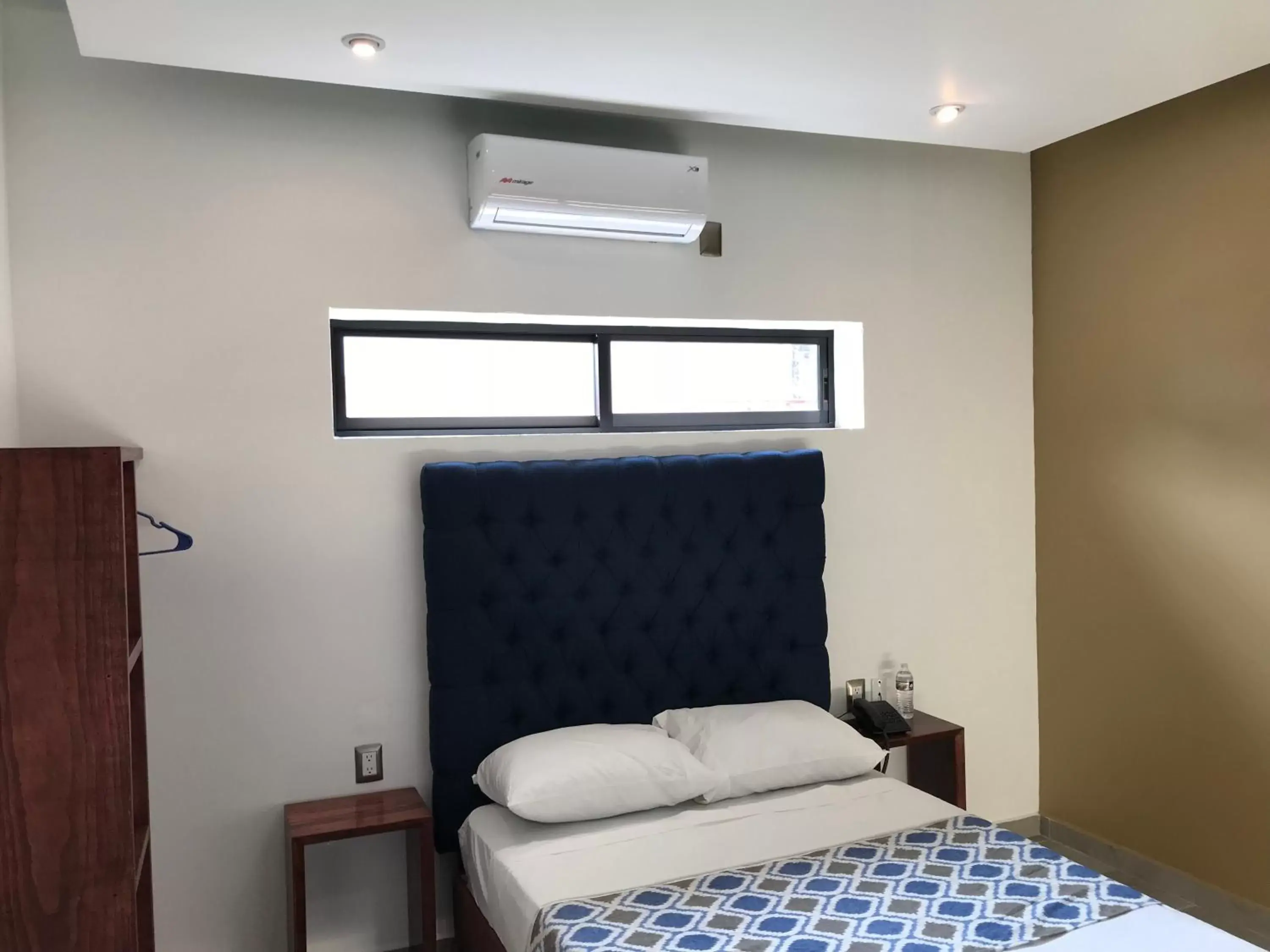 Standard Cabin on Boat - single occupancy in Hotel Plaza Amalia Standard Cabin on Boat - single occupancy in Hotel Plaza Amalia