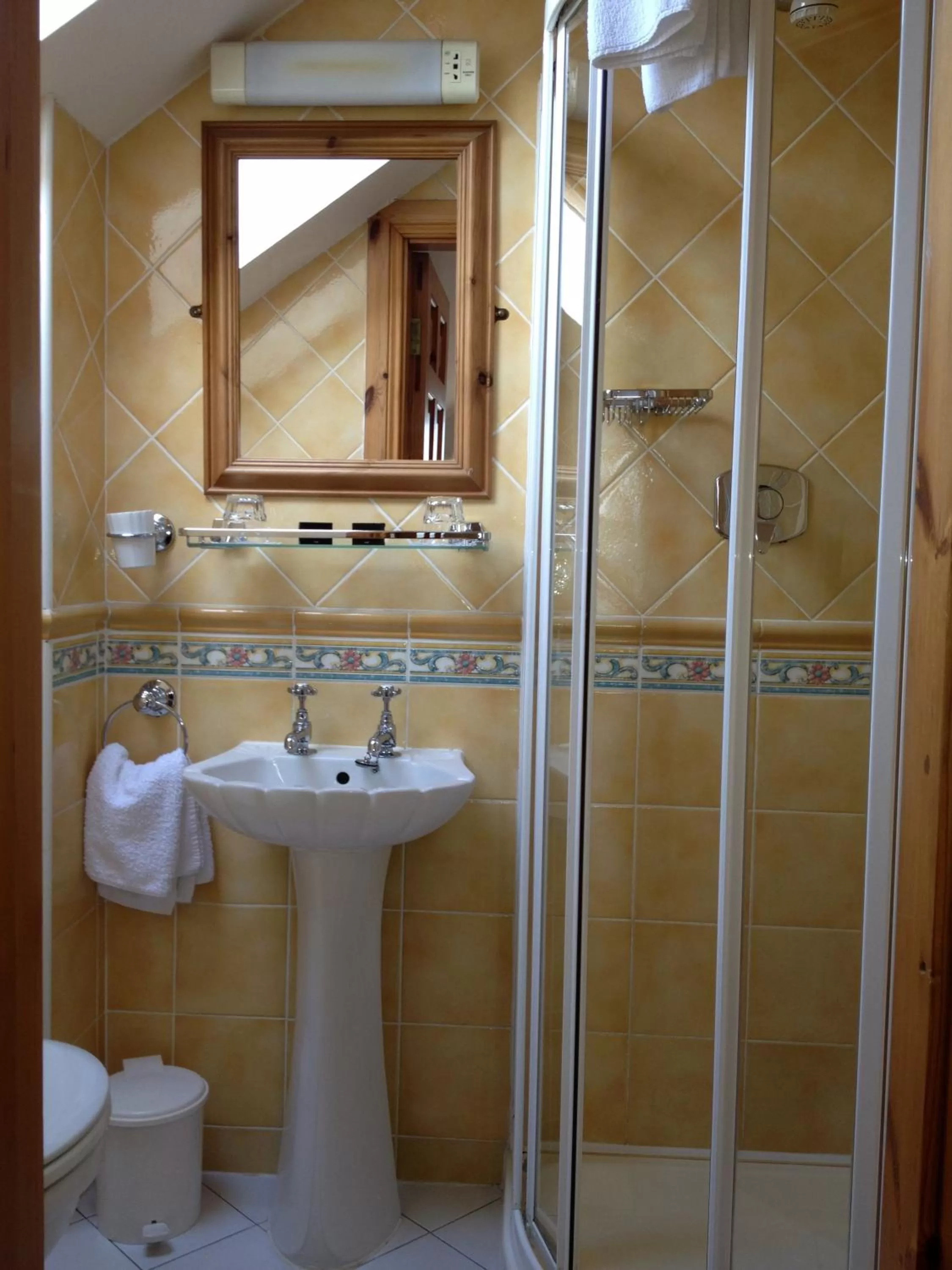 Bathroom in Copper Kettle B&B