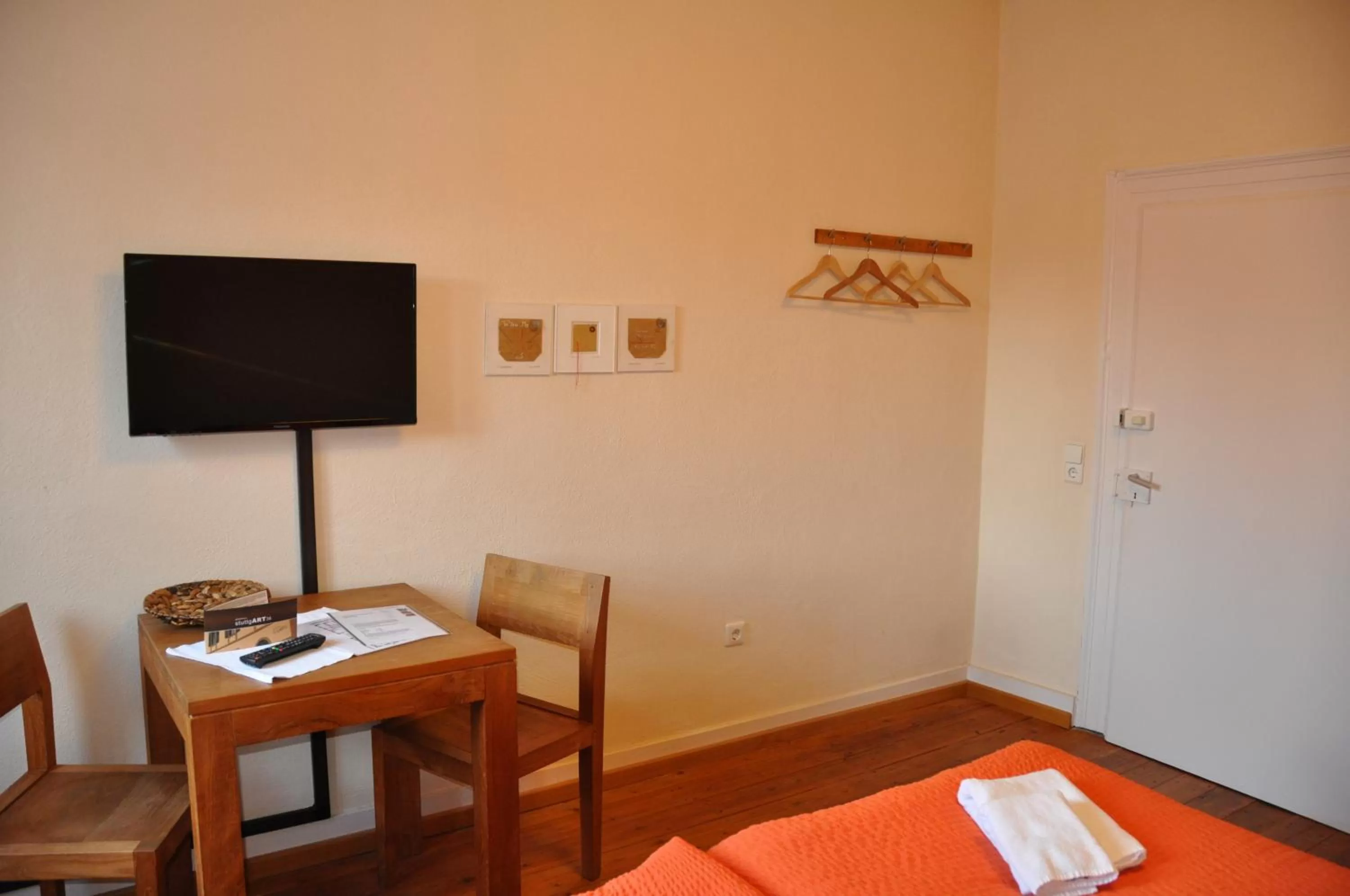 Decorative detail, TV/Entertainment Center in Gästehaus stuttgART36