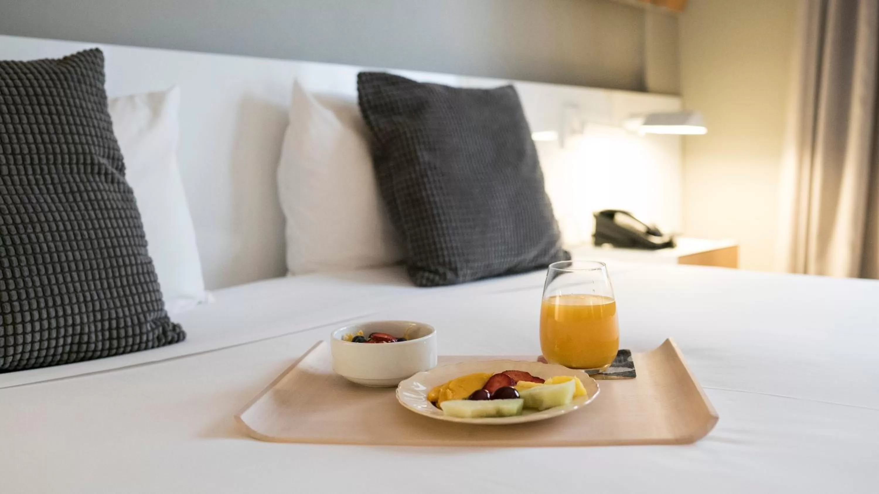 room service, Bed in Hotel Arenales