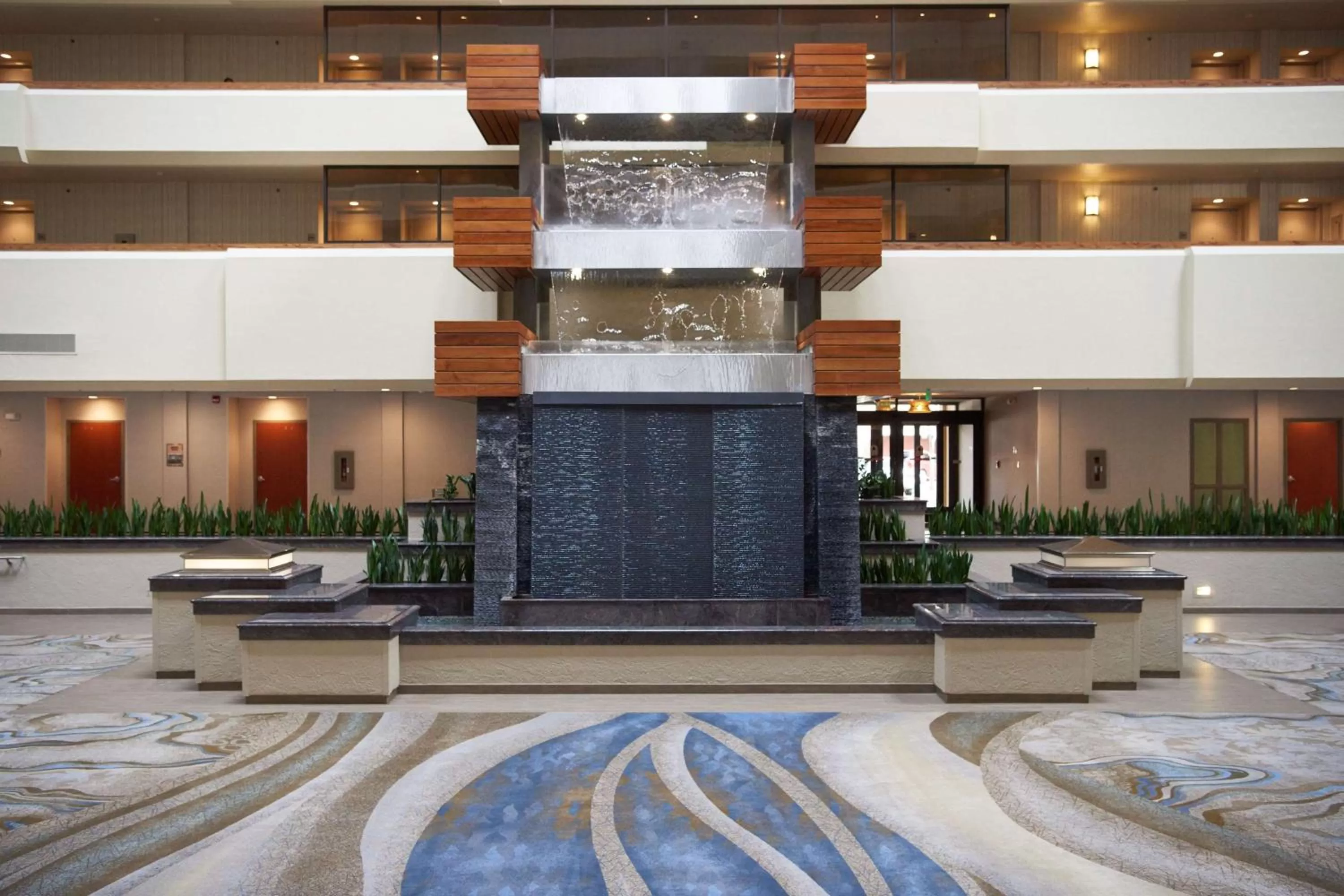 Lobby or reception in DoubleTree by Hilton Fresno Convention Center