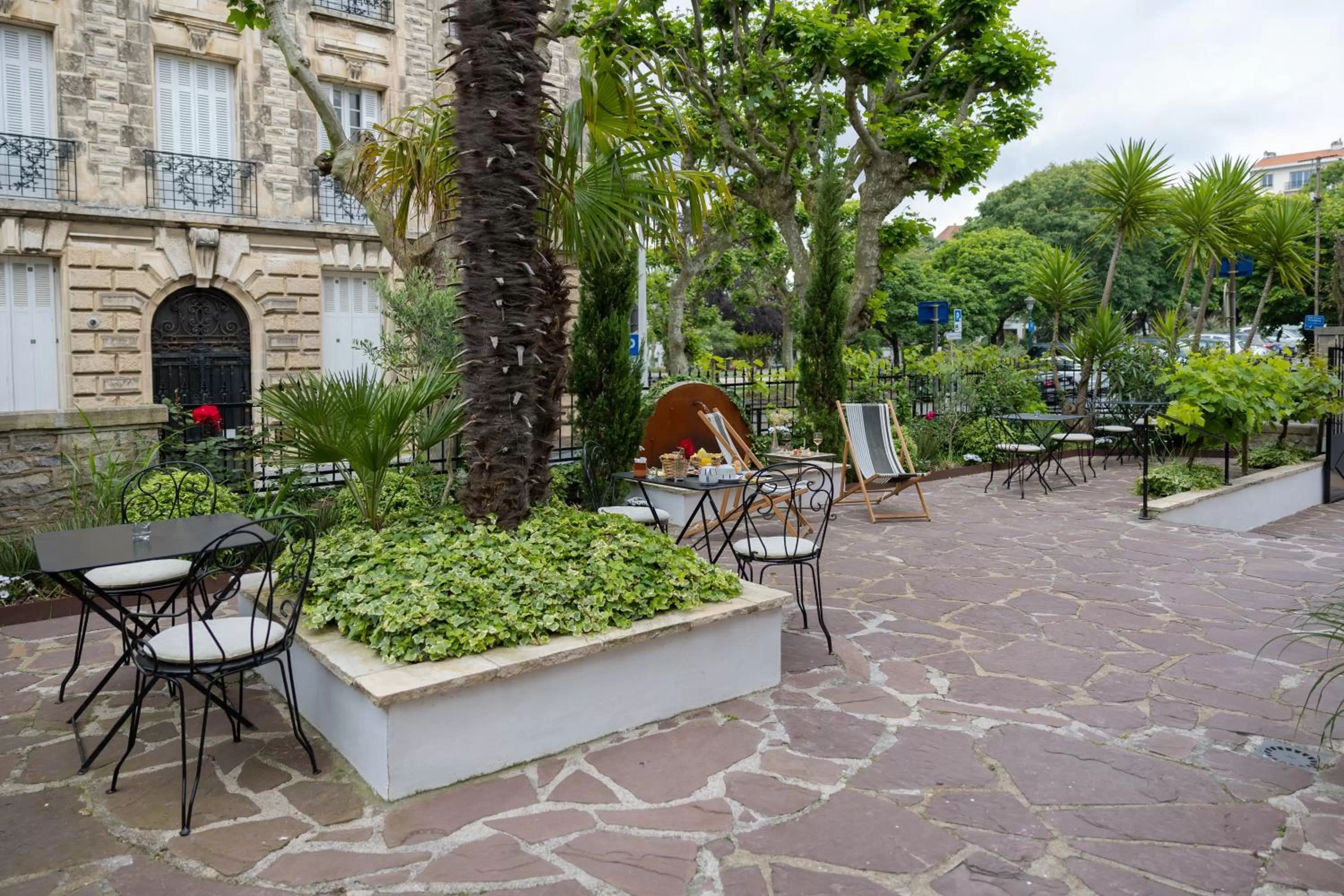 Garden in Hôtel & Espace Bien-être La Maison du Lierre