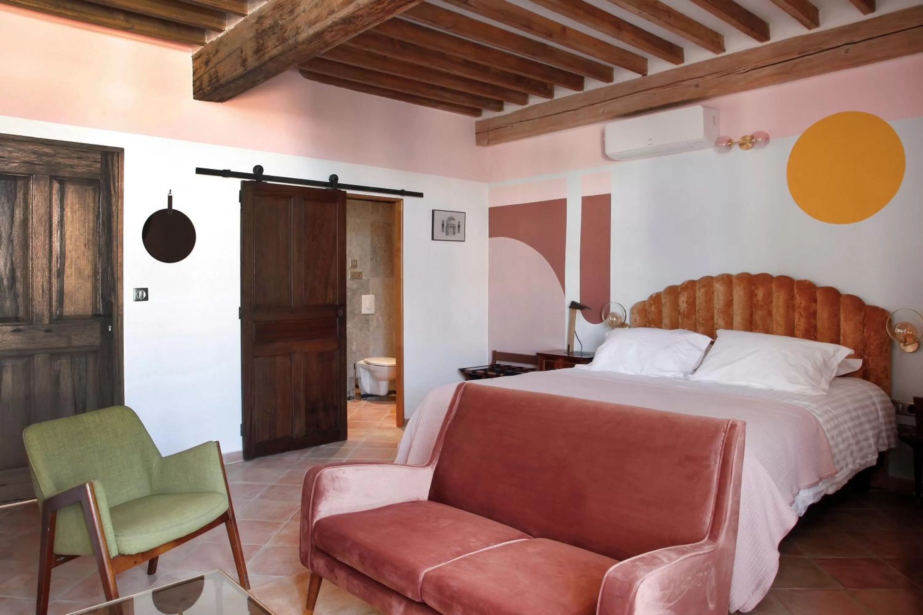 Bedroom, Bed in La Maison d'en Bas des Seigneurs