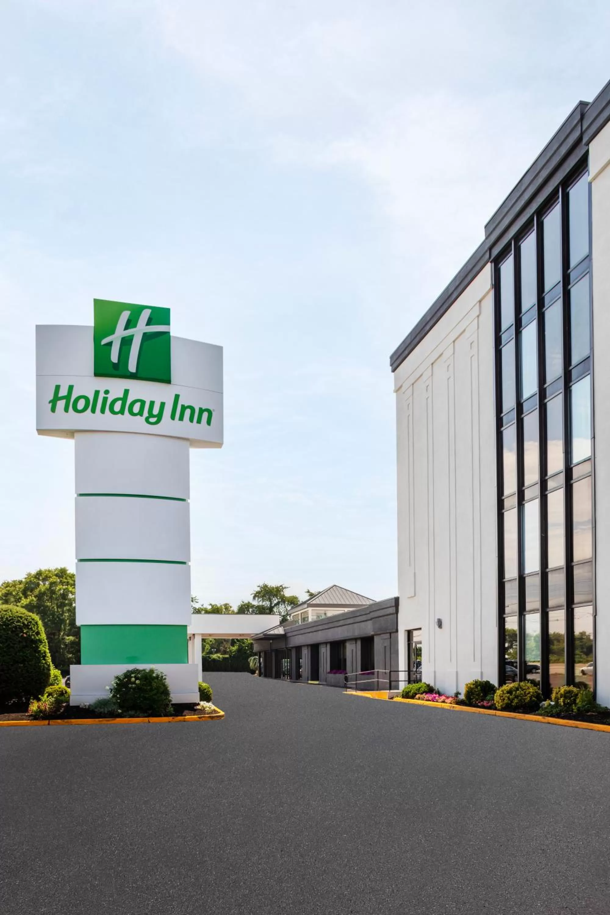 Property building in Holiday Inn Hasbrouck Heights-Meadowlands by IHG