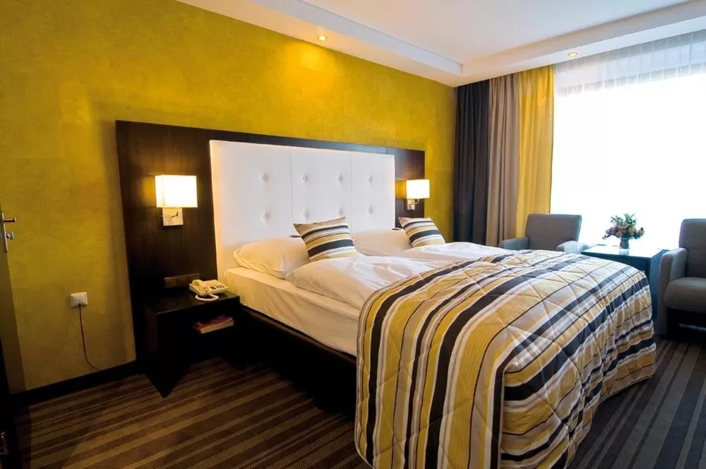 Bedroom, Bed in Hotel Moers van der Valk