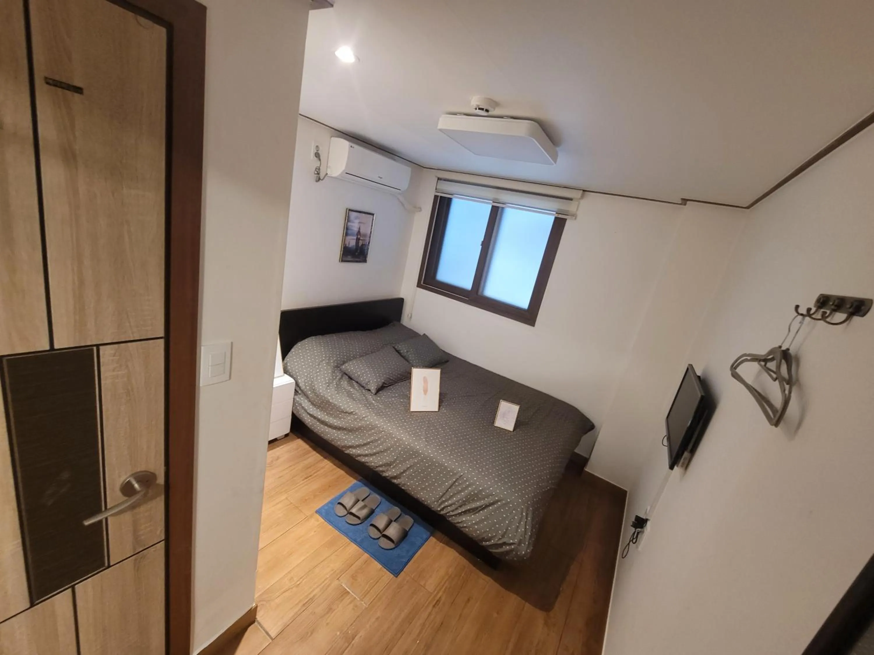 Photo of the whole room, Bed in Olive Hostel MyeongDong