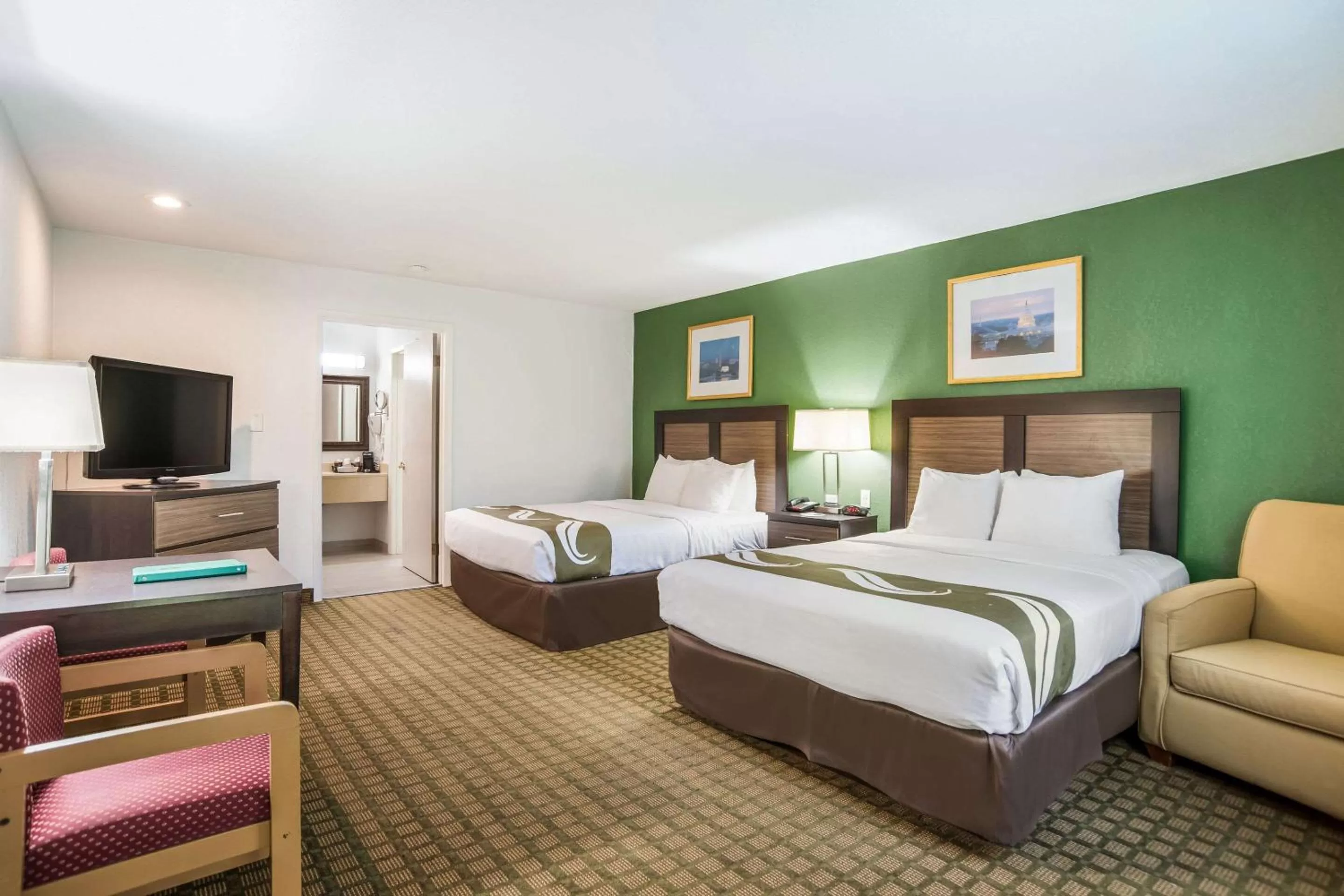 Photo of the whole room, Bed in Quality Inn Mount Vernon