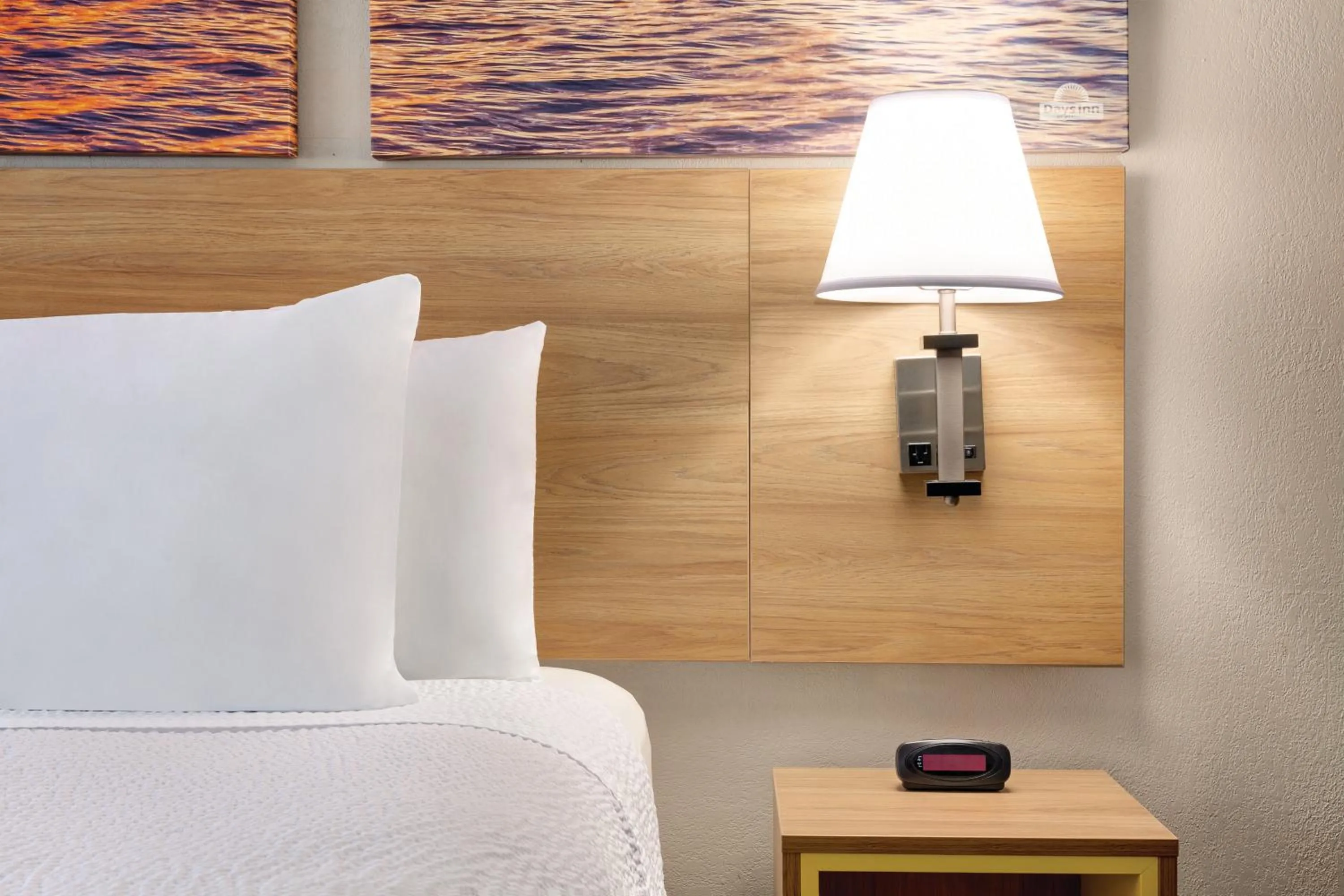 Bedroom, Bed in Days Inn by Wyndham Kansas City International Airport