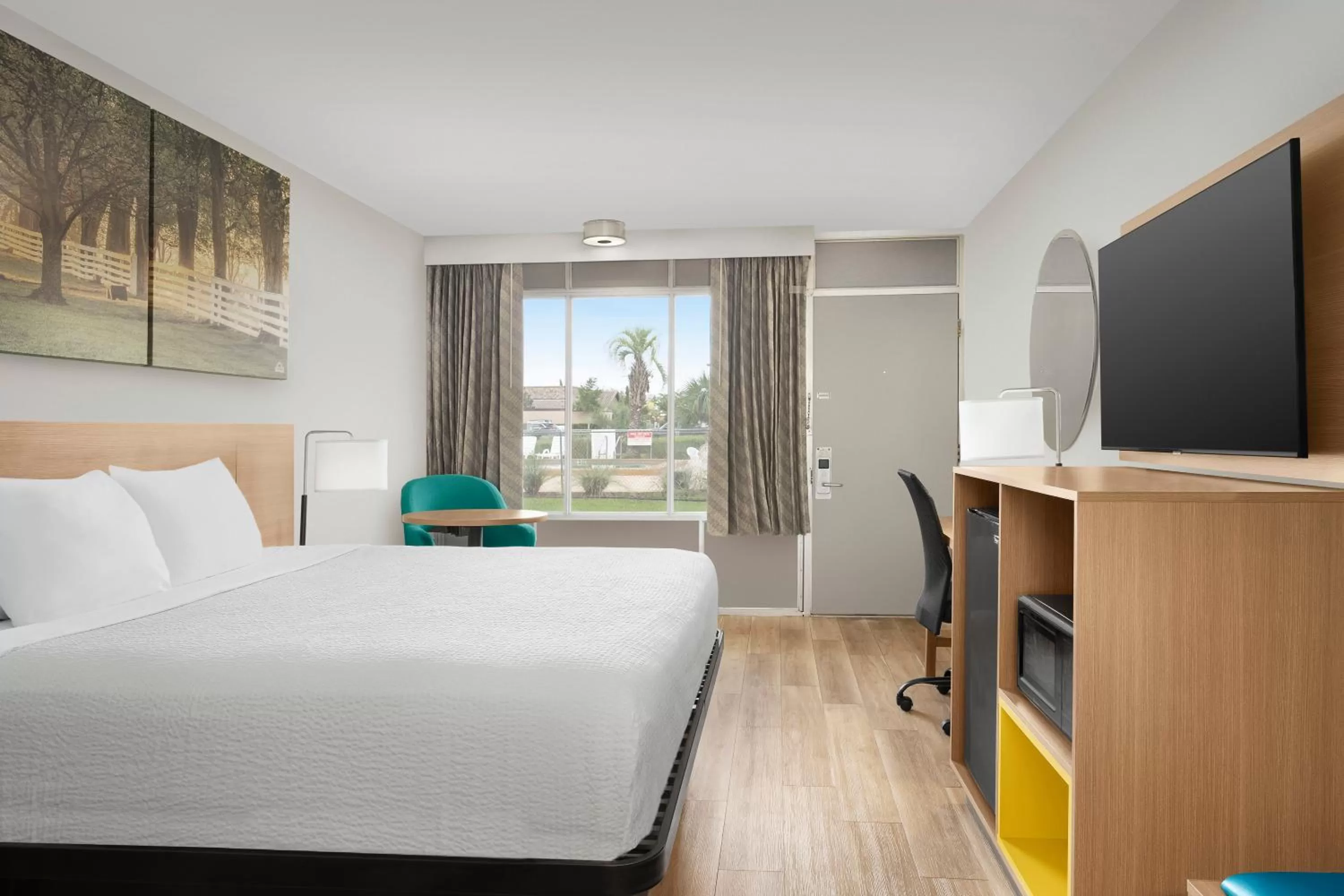 Bedroom, Bed in Days Inn by Wyndham Lake City I-75