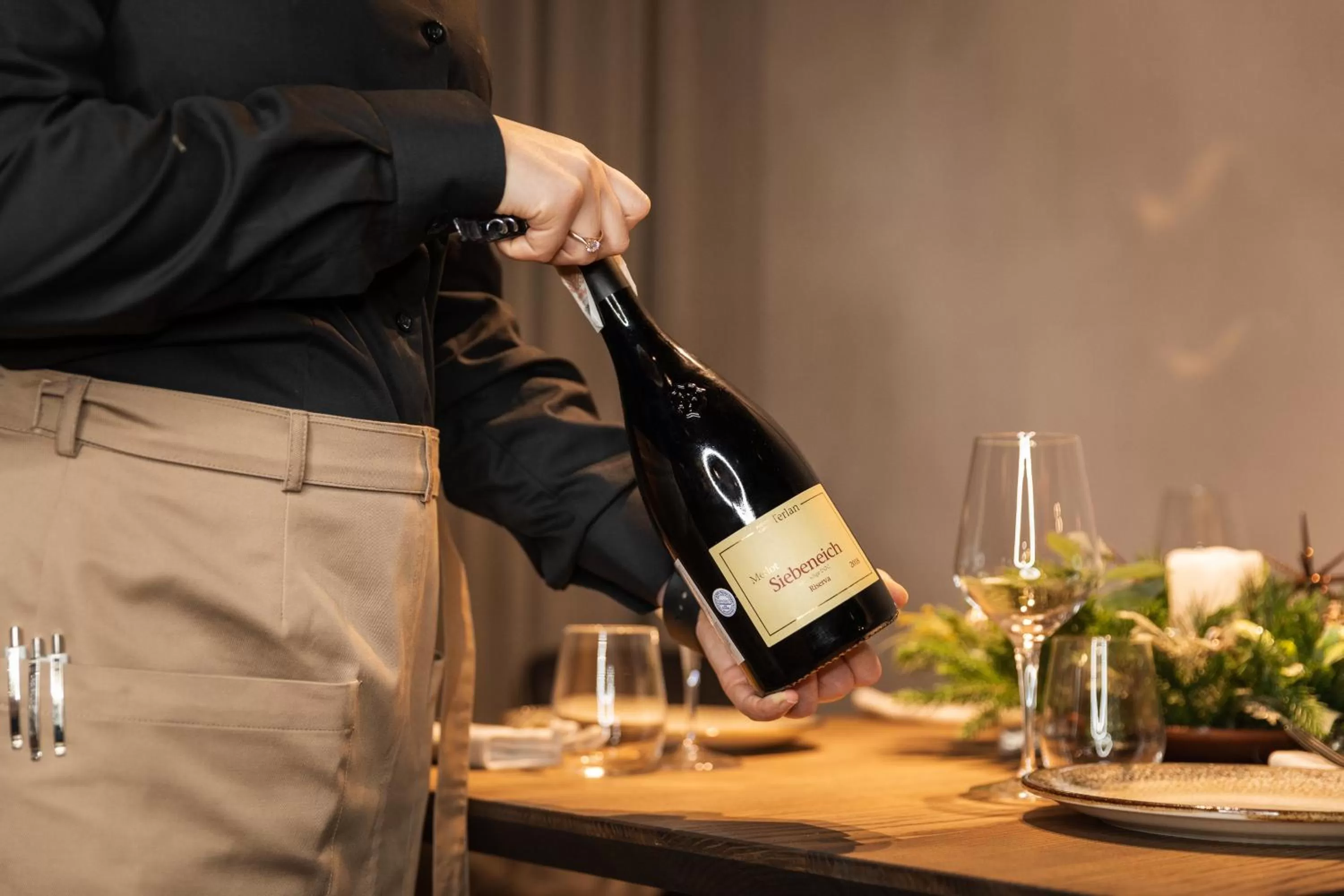 Restaurant/places to eat in ONOVO Dendra Hotel