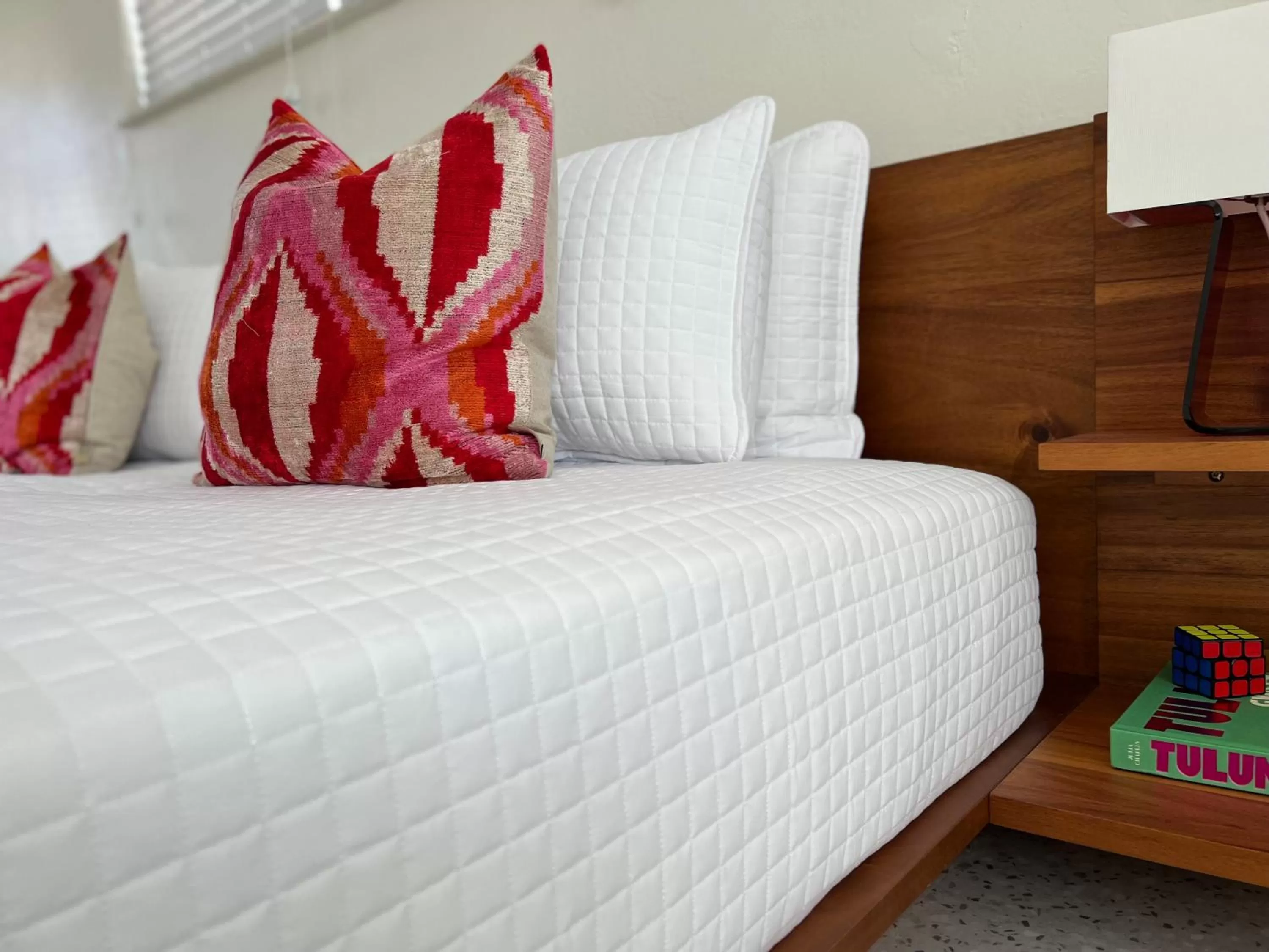 Bed in Sunset Inn and Cottages