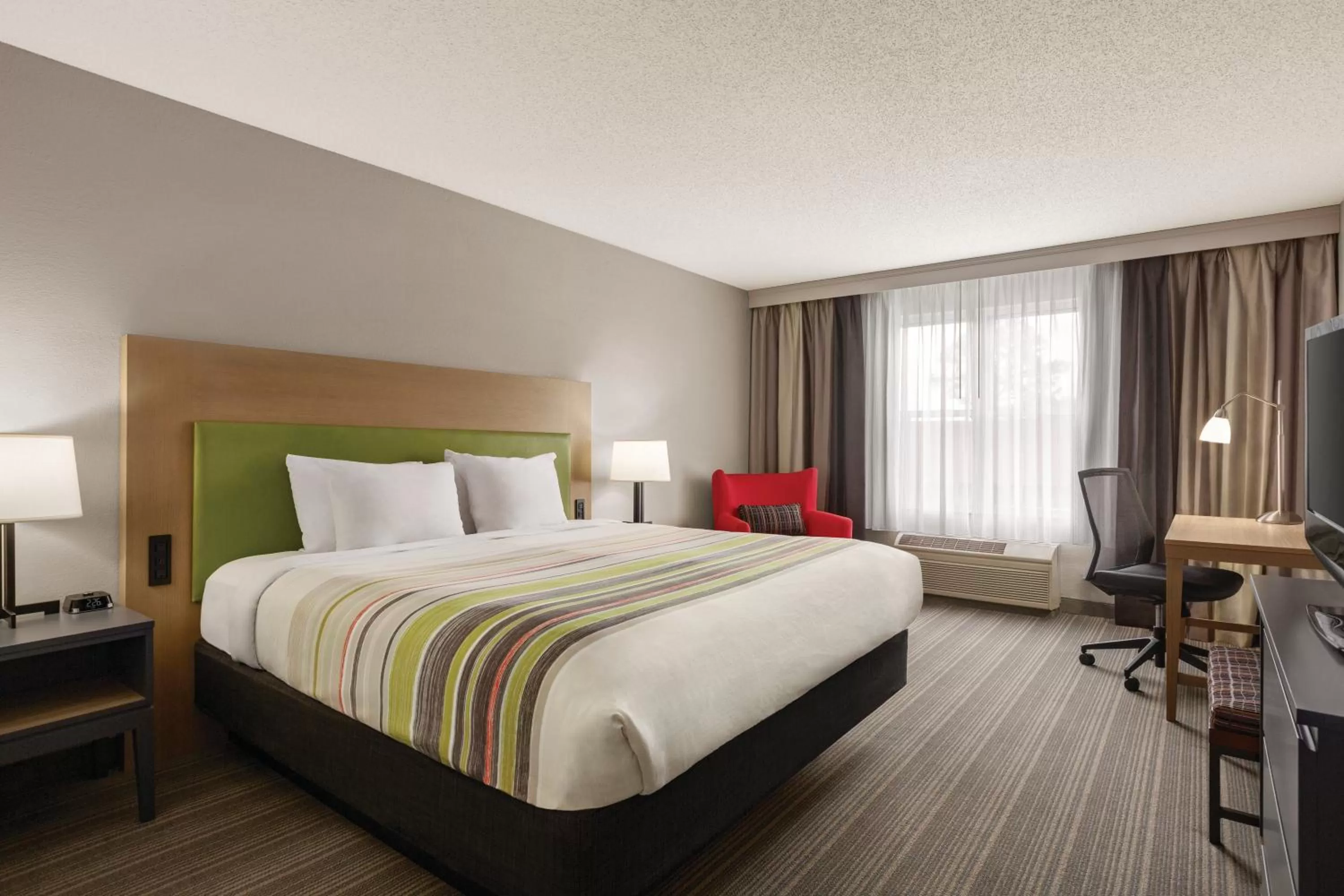 Photo of the whole room, Bed in Country Inn & Suites by Radisson, Beaufort West, SC