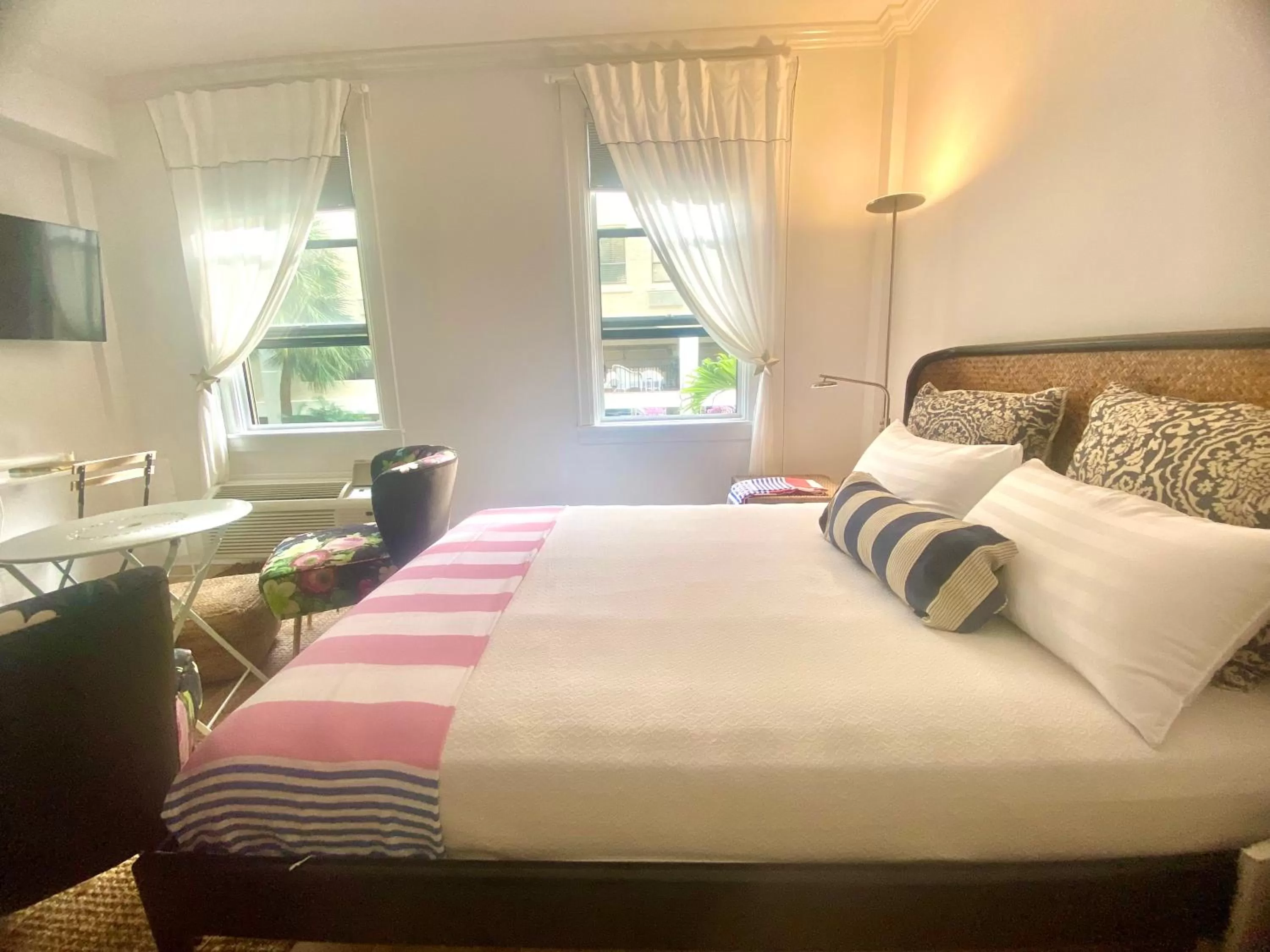 Photo of the whole room, Bed in Tropicals of Palm Beach