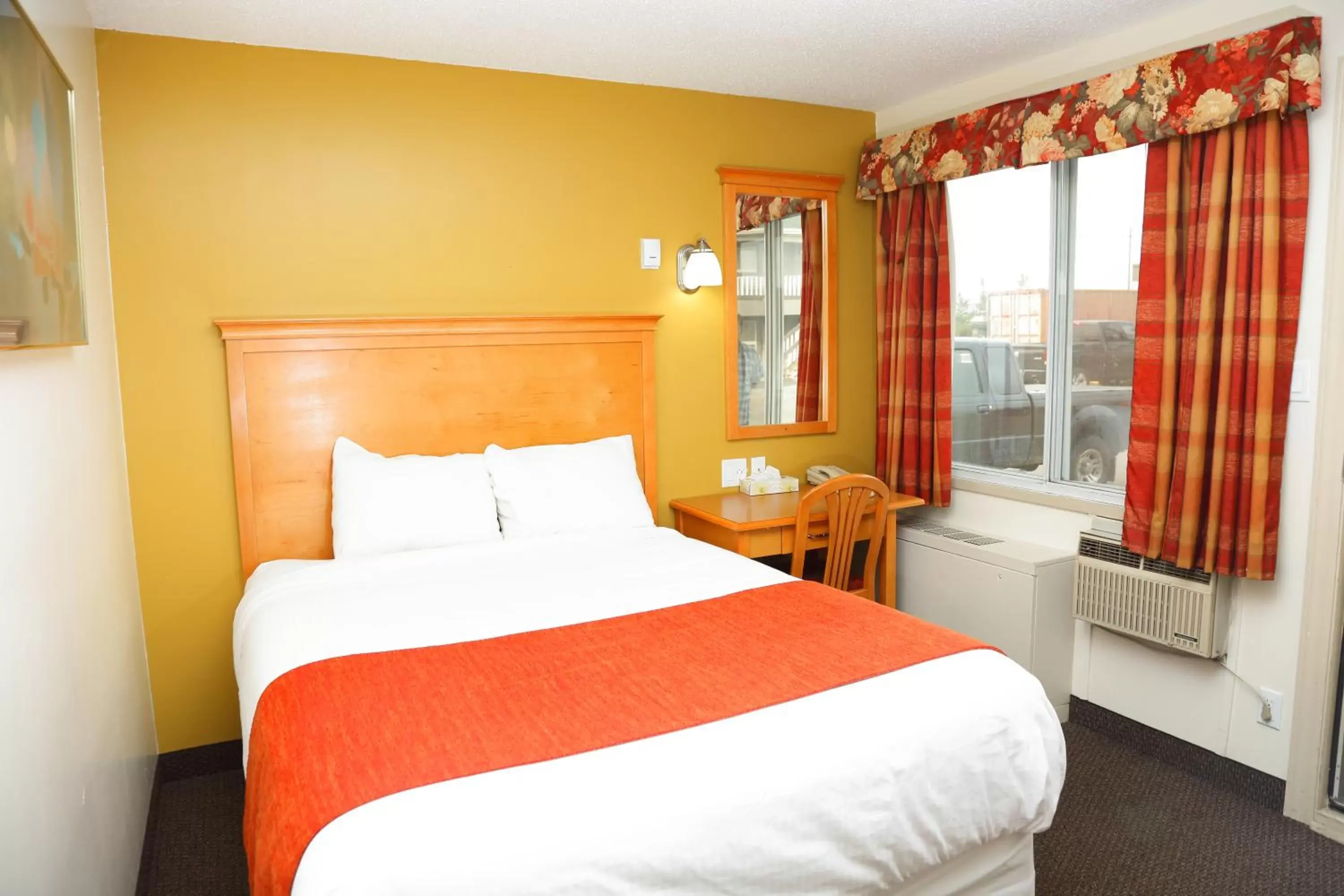 Deluxe Queen Room in Chateau Motel Deluxe Queen Room in Chateau Motel