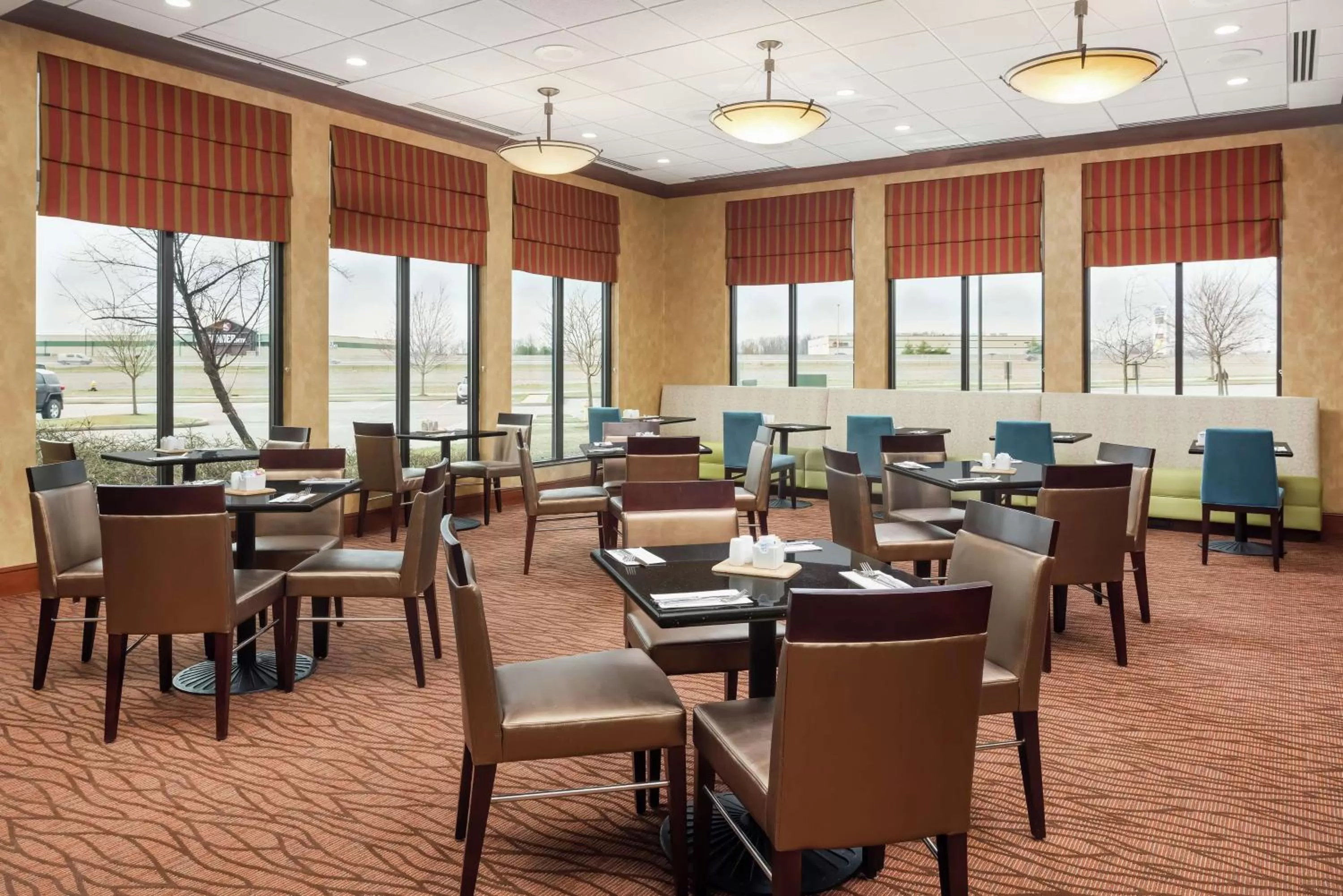 Restaurant/places to eat in Hilton Garden Inn St. Louis Shiloh/O'Fallon IL