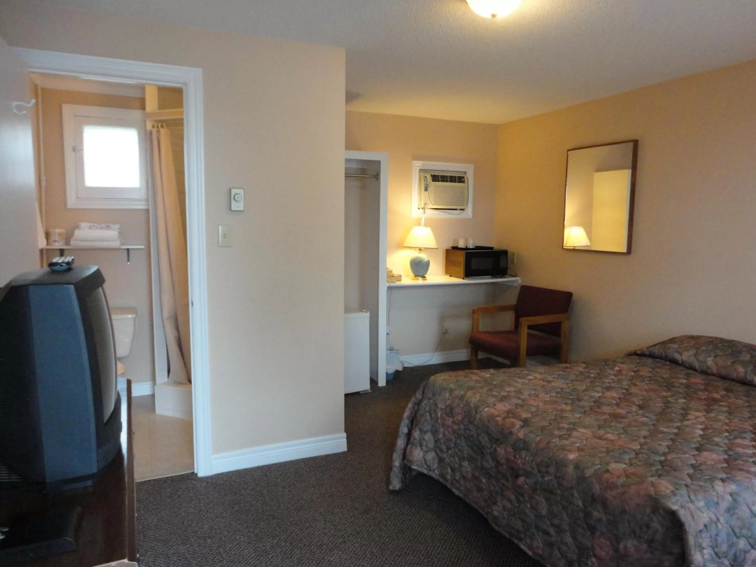 Day, Bed in Hipwell's Motel