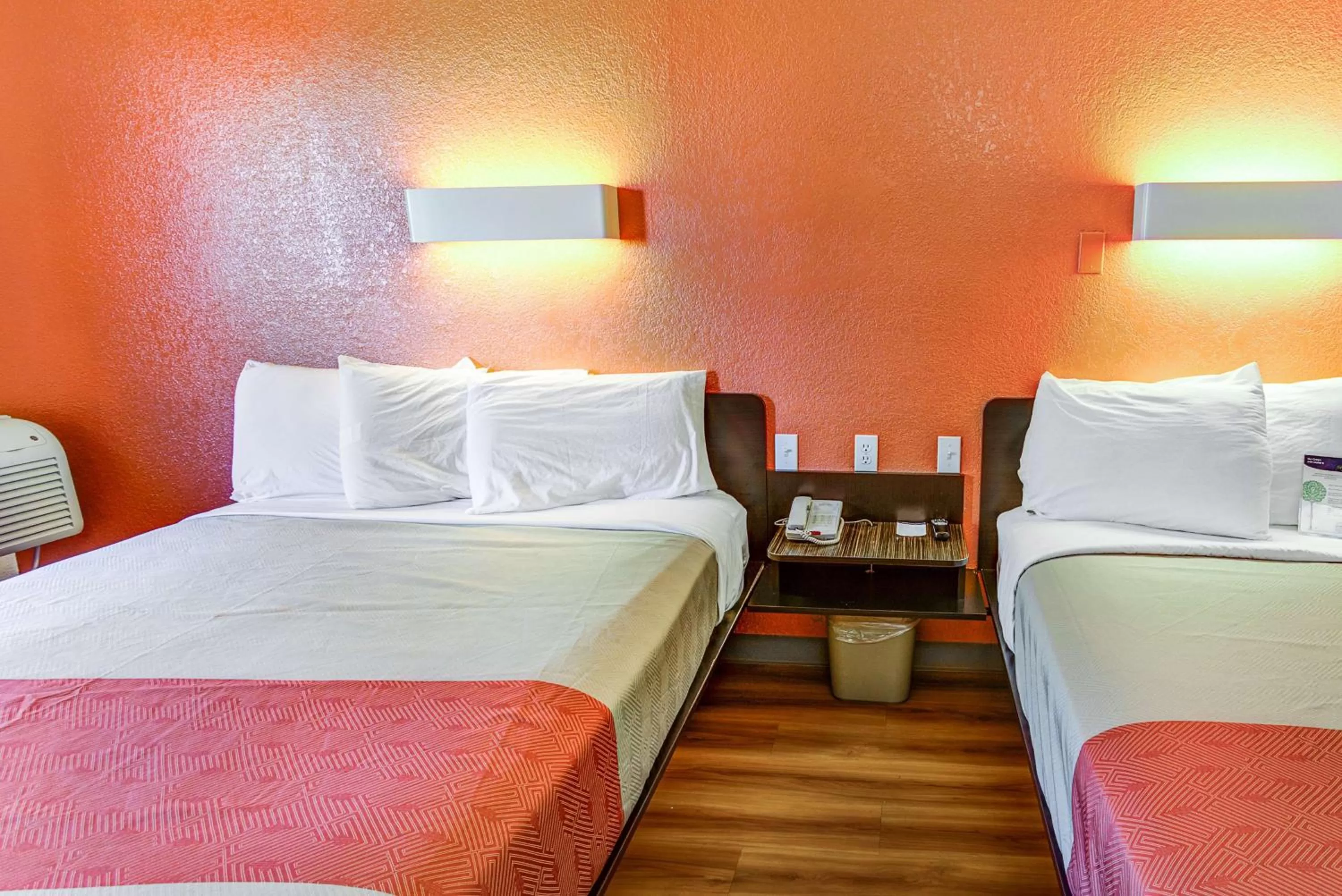 Photo of the whole room, Bed in Motel 6-Portland, OR - Tigard West